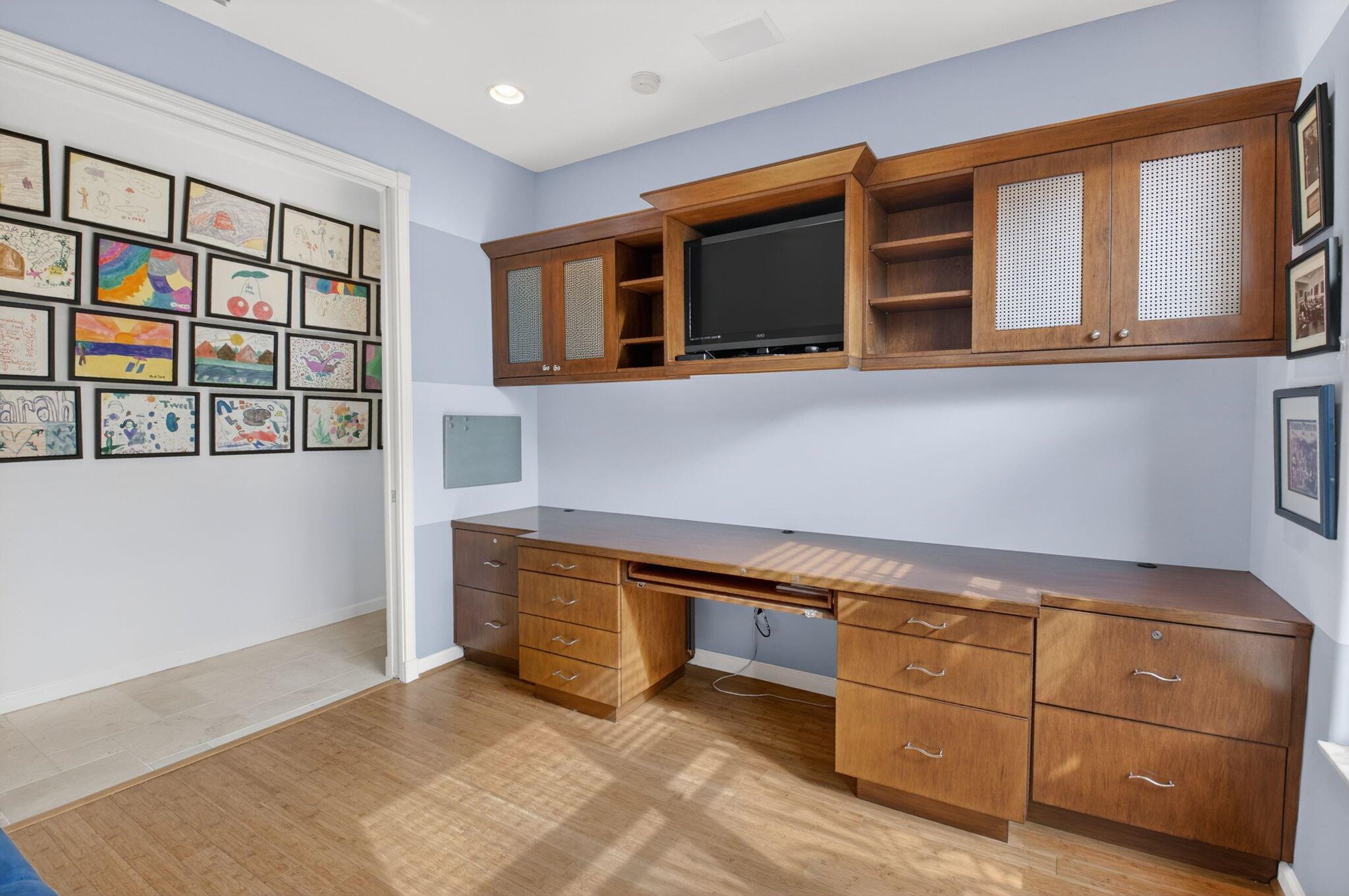 VALENCIA FALLS - Residential