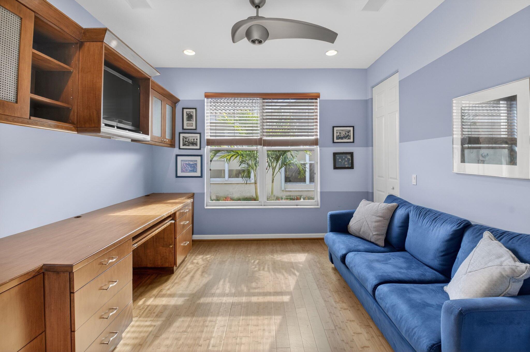 VALENCIA FALLS - Residential