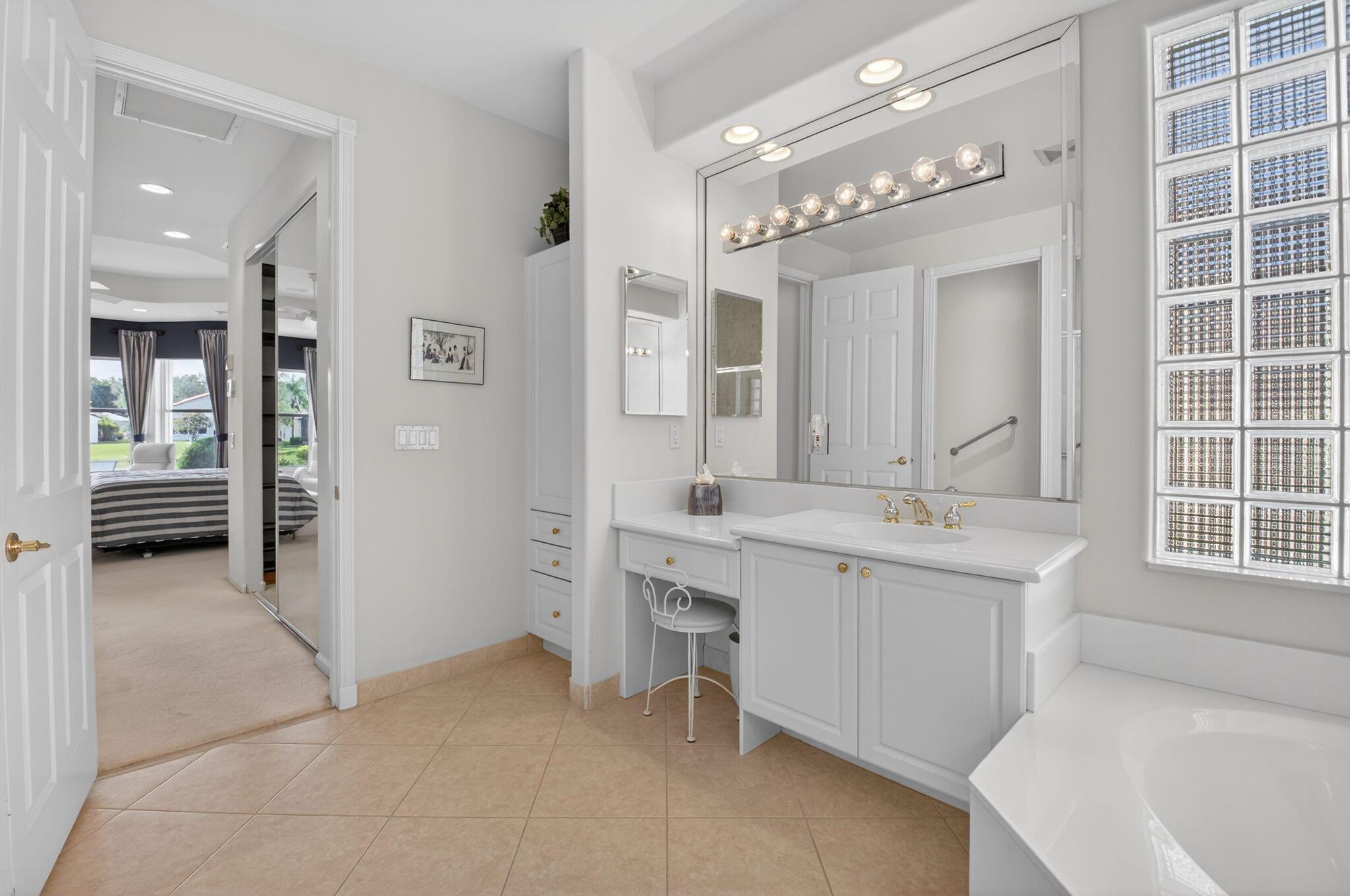 VALENCIA FALLS - Residential