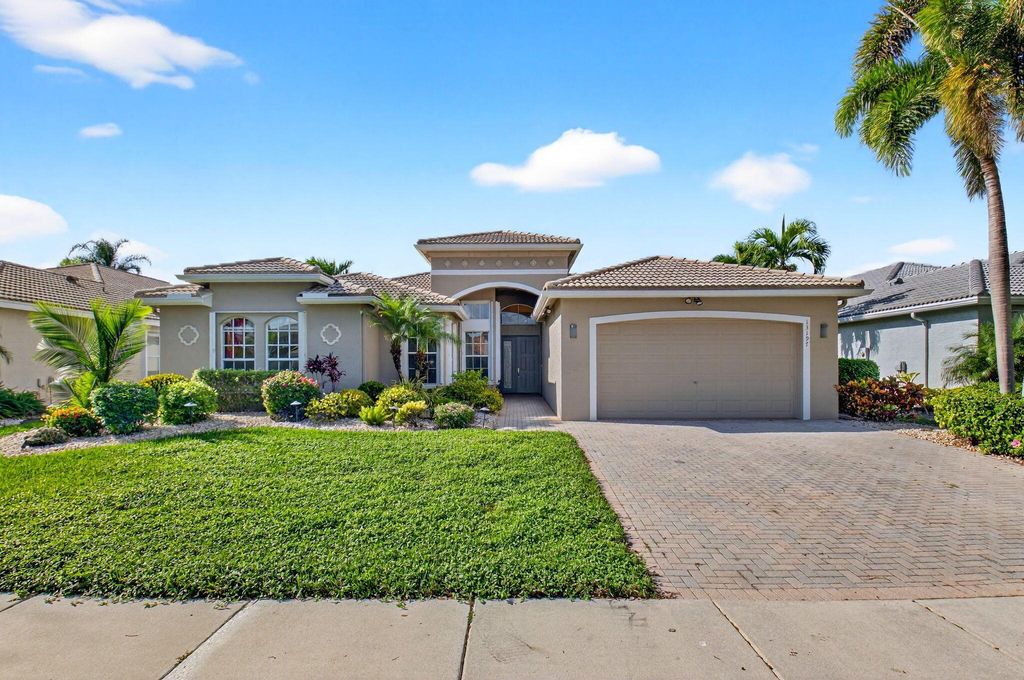 Photo of 13197 Alhambra Lake Circle, Delray Beach, FL 33446 (MLS # R11146327)