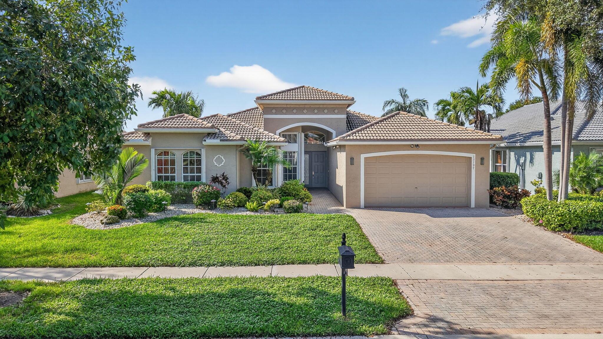 VALENCIA FALLS - Residential