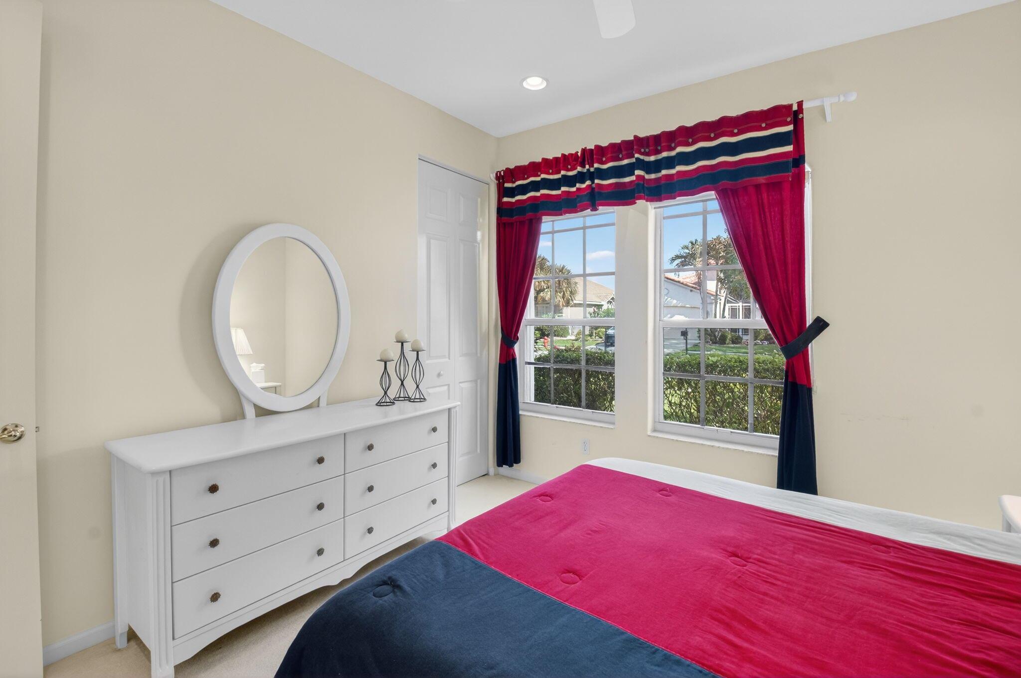 VALENCIA FALLS - Residential