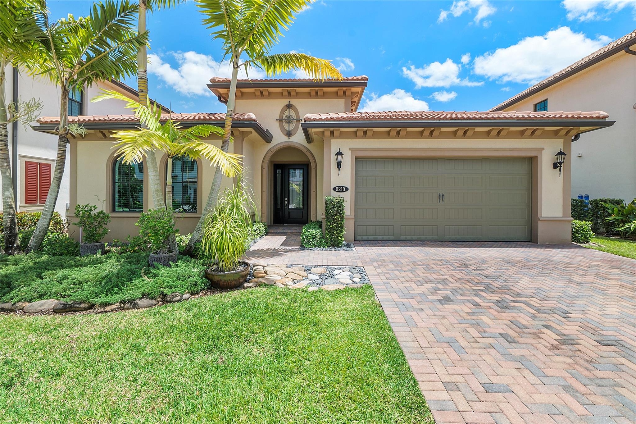 9210 Solstice Cir