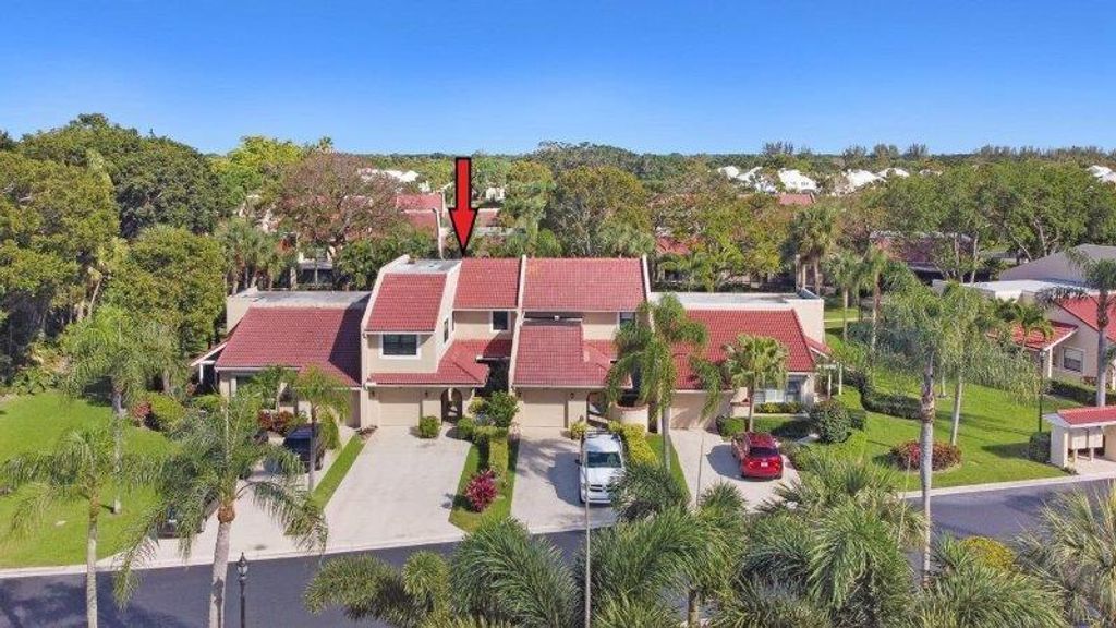 Photo of 704 Windermere Way, Palm Beach Gardens, FL 33418 (MLS # R10962979)