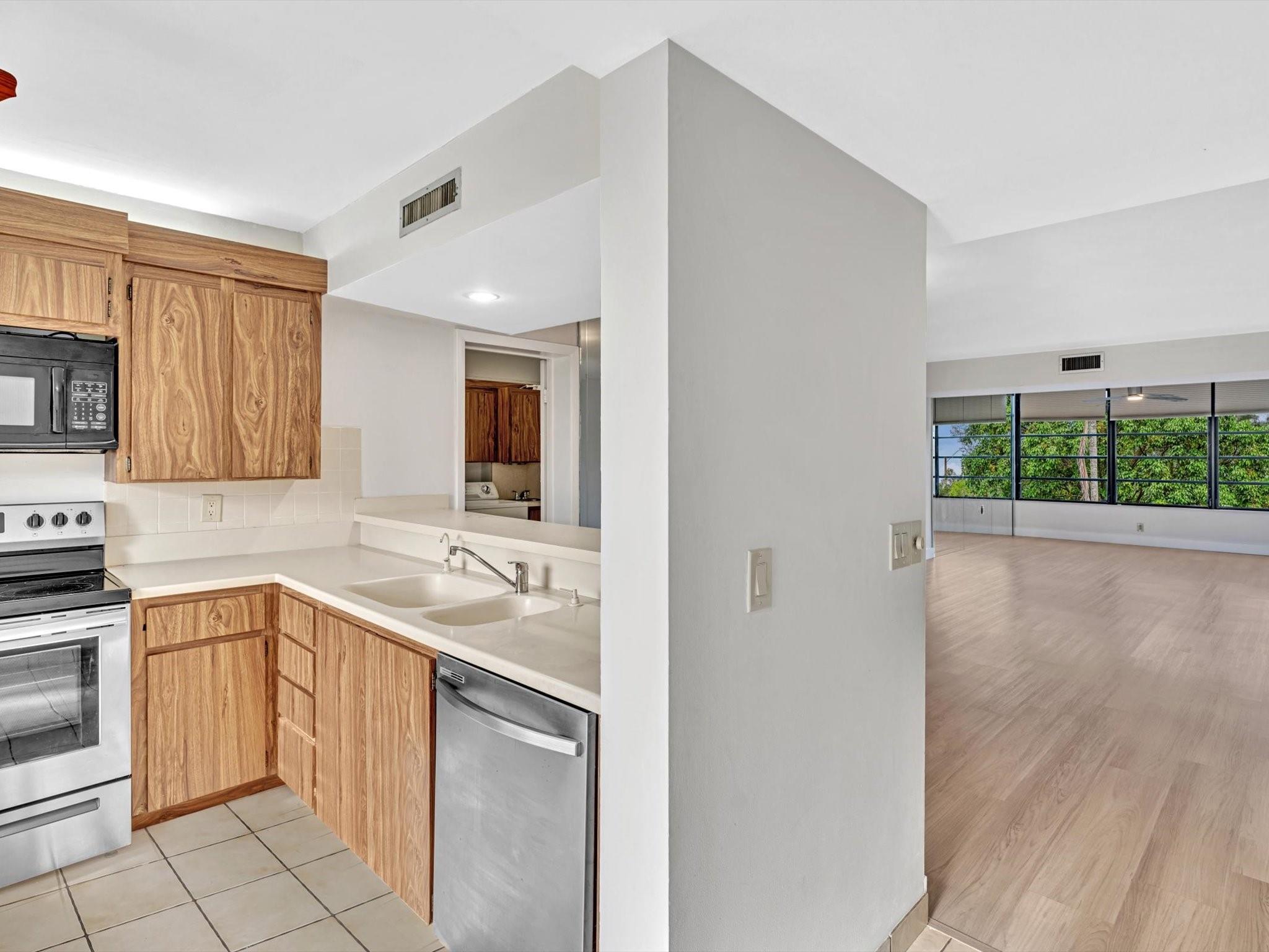 Condo 23 Of Whitehall Con - Residential Lease