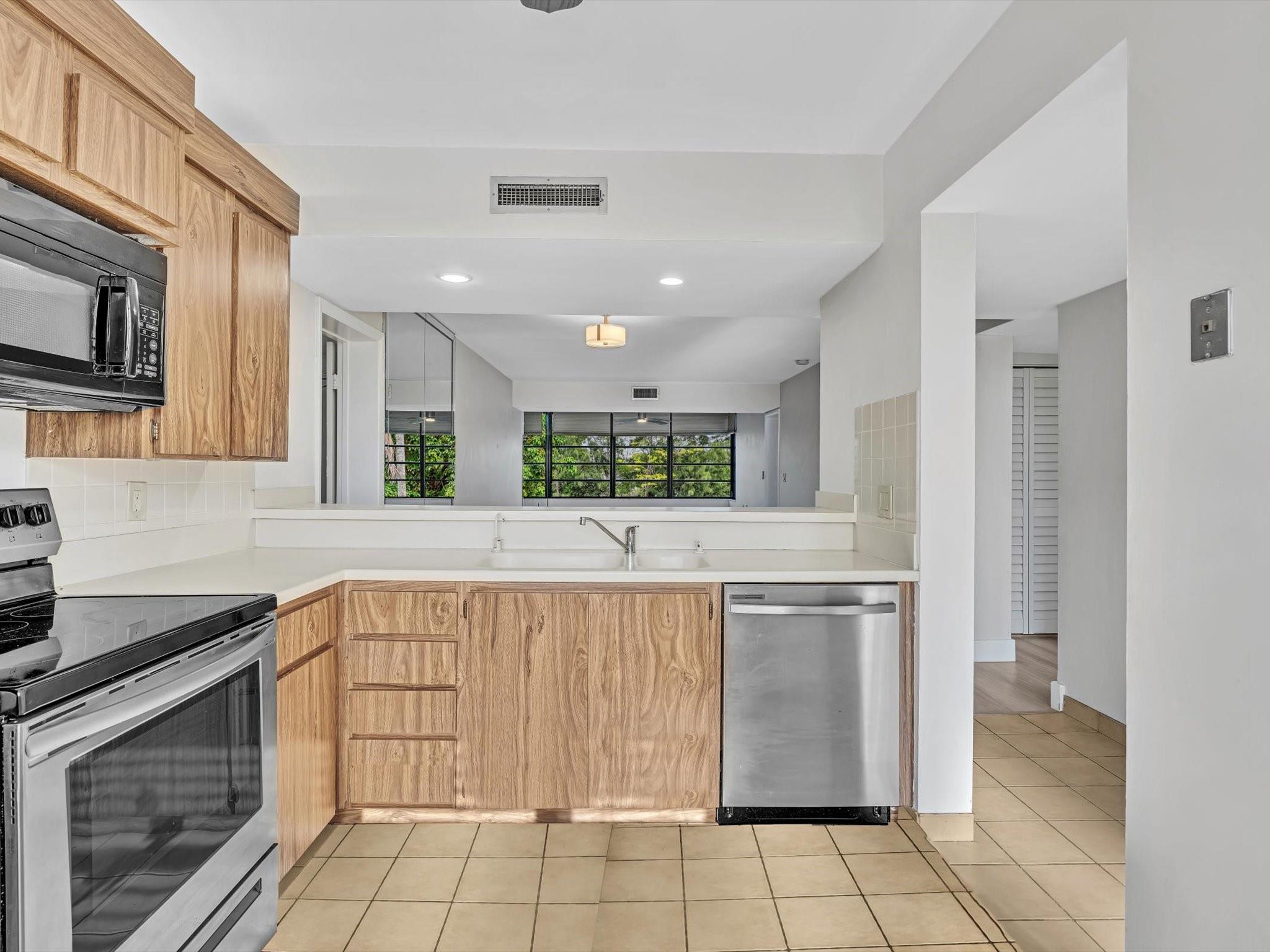 Condo 23 Of Whitehall Con - Residential Lease