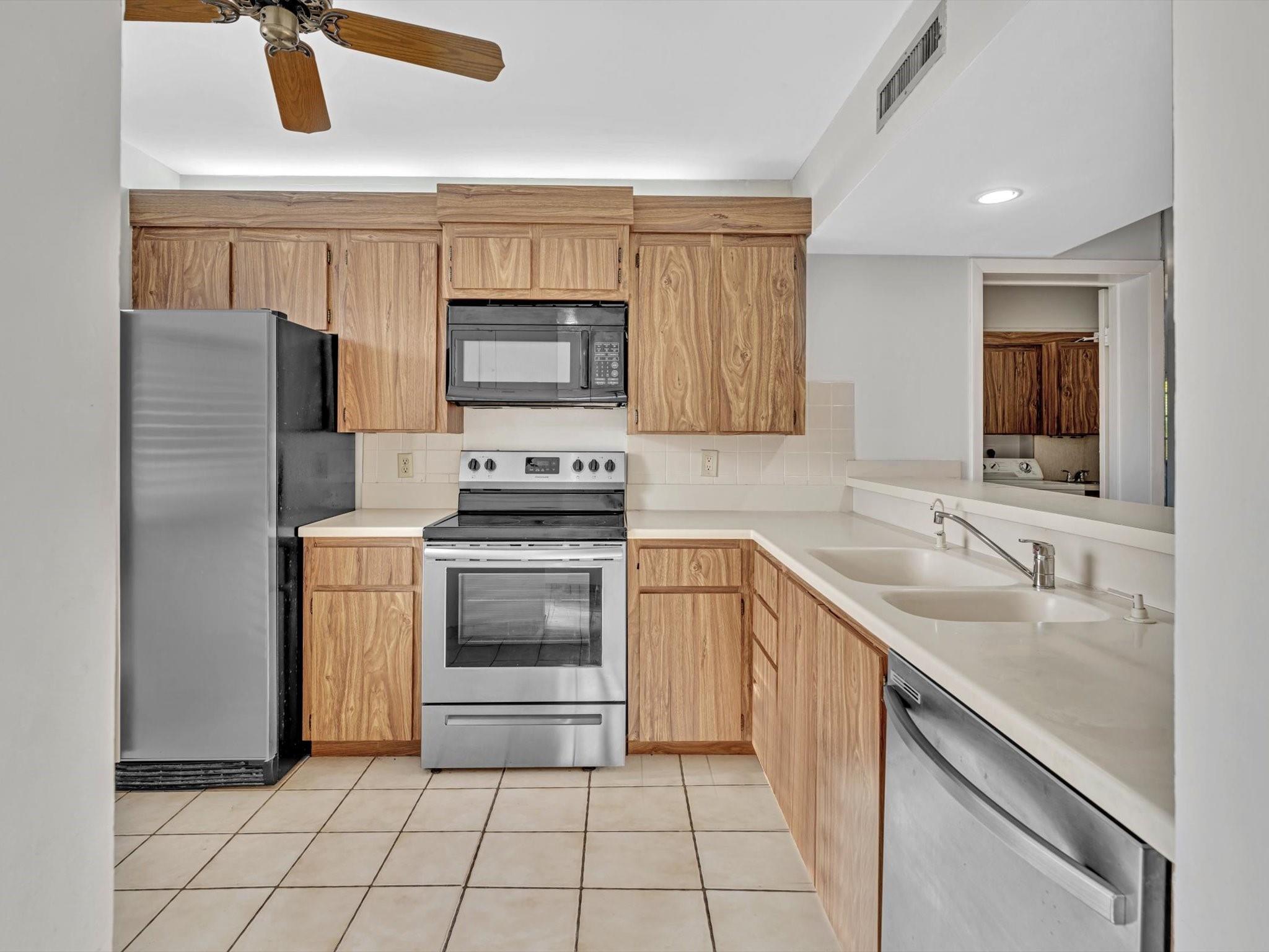 Condo 23 Of Whitehall Con - Residential Lease