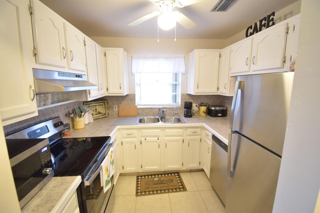 Photo of 25 Lake Vista Trail #202, Port Saint Lucie, FL 34952 (MLS # R11035060)