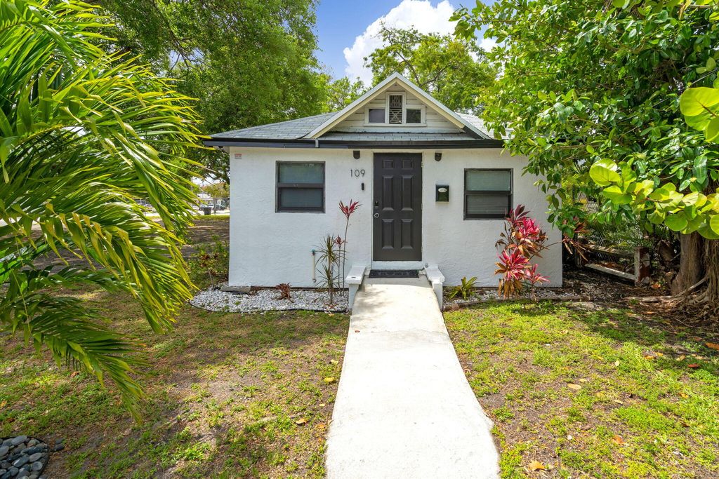Photo of 109 NW 7th Avenue, Dania Beach, FL 33004 (MLS # B26011788)