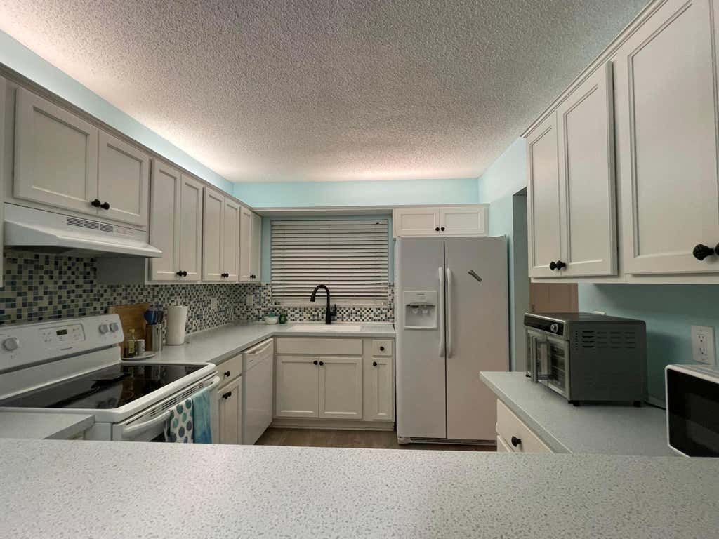 Photo of 1210 SE PARKVIEW Place #E3, Stuart, FL 34994 (MLS # B26059826)