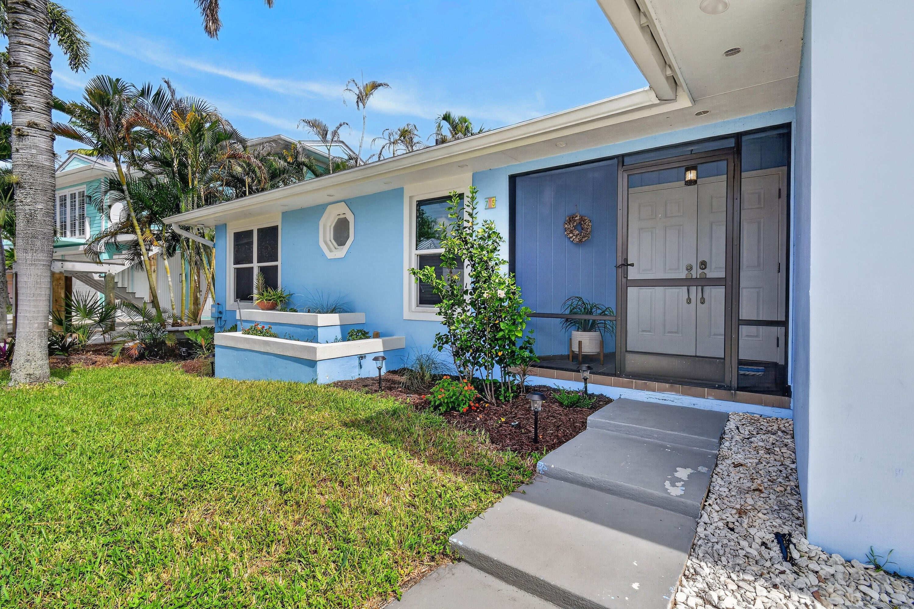 715 SW SALERNO Road
