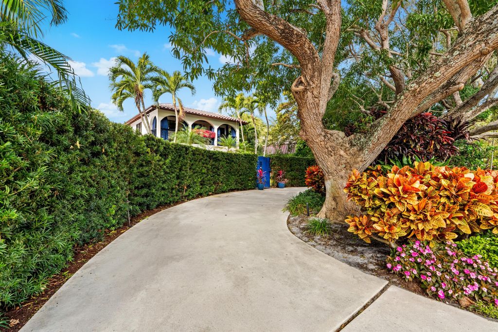 Photo of 504 NE 8th Avenue, Delray Beach, FL 33483 (MLS # R11164096)