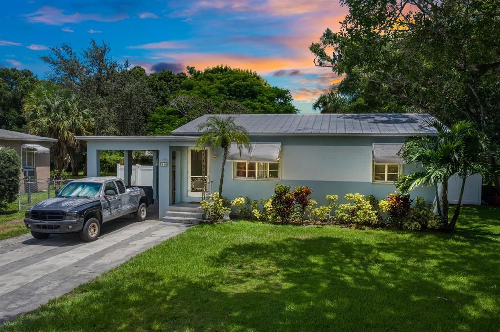 Photo of 810 Texas Court, Fort Pierce, FL 34950 (MLS # R10736855)