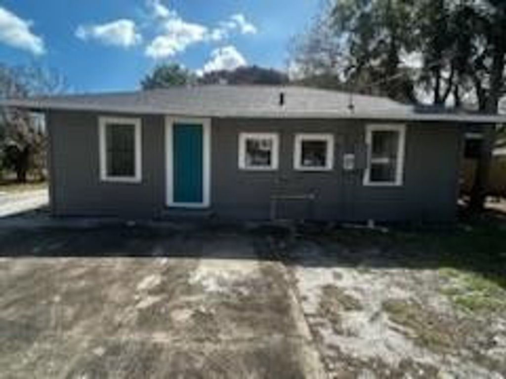 Photo of 516 S 11th Street #REAR, Fort Pierce, FL 34950 (MLS # F10555995)