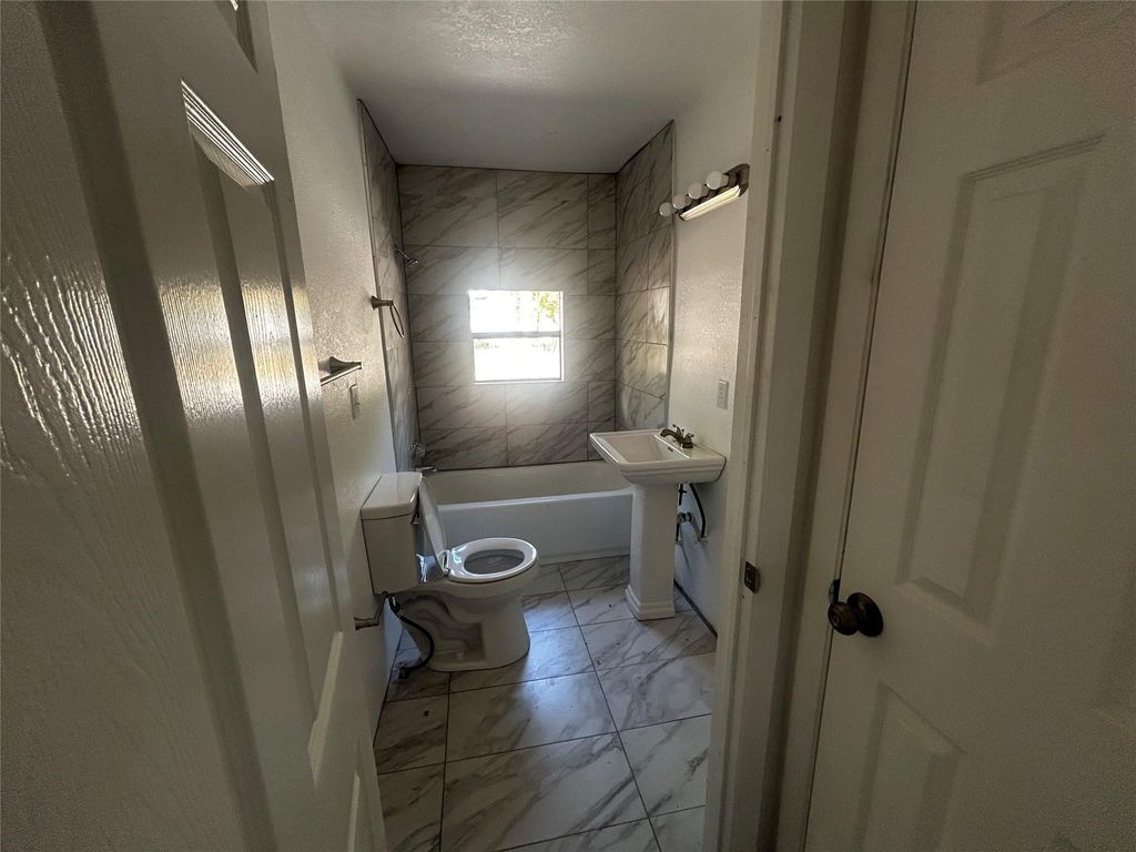 Photo of 516 S 11th Street #REAR, Fort Pierce, FL 34950 (MLS # F10555995)