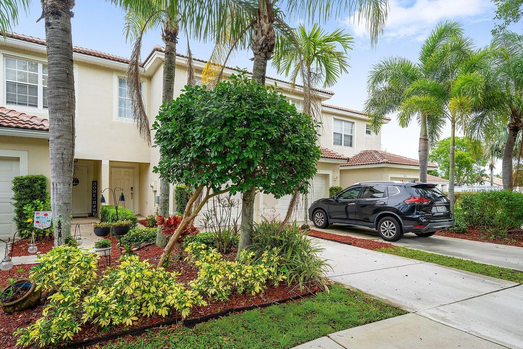 Photo of 9663 Lago Drive, Boynton Beach, FL 33472 (MLS # B26024564)