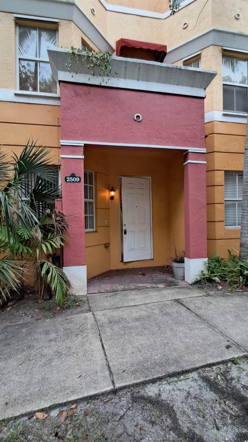 CURRENTLY TENANTOCCUPIED DO NOT DISTURBE TENANT. BEAUTIFUL TOWNHOME IN EXCELLENT CONDITION WITH ONE BEDROOM AND FULL BATH LOCATED ON THE FIRST FLOOR.Maintenance Fee Incl: Common Areas; Insurance-Other; Maintenance-Exterior; Reserve Funds; Roof Maintenance; Trash Removal