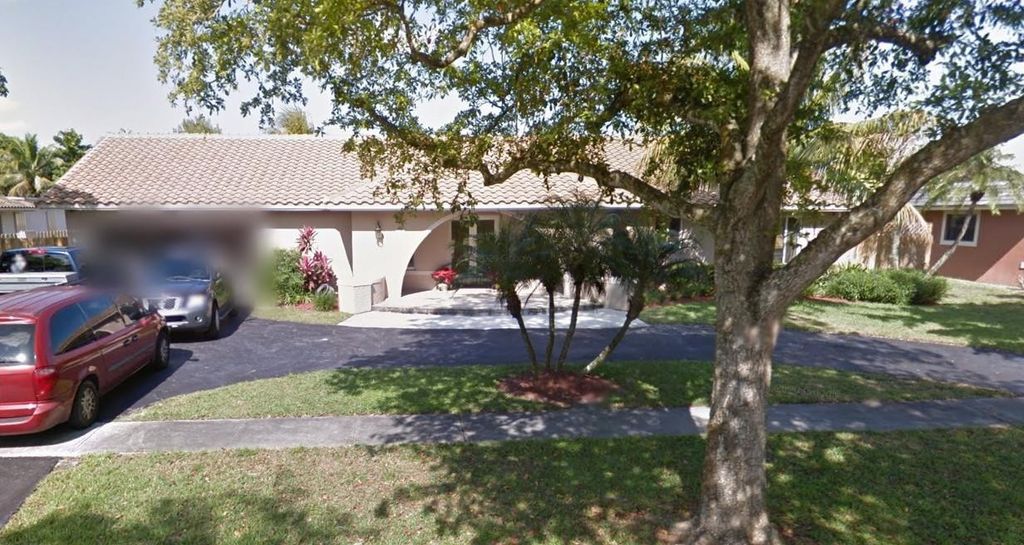 Photo of 820 SW 66th Avenue, Plantation, FL 33317 (MLS # F10556387)