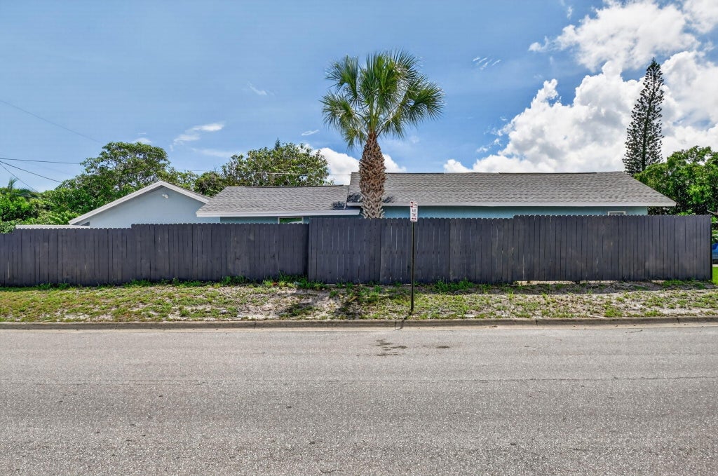 Photo of 1002 S B Street, Lake Worth Beach, FL 33460 (MLS # B26074369)