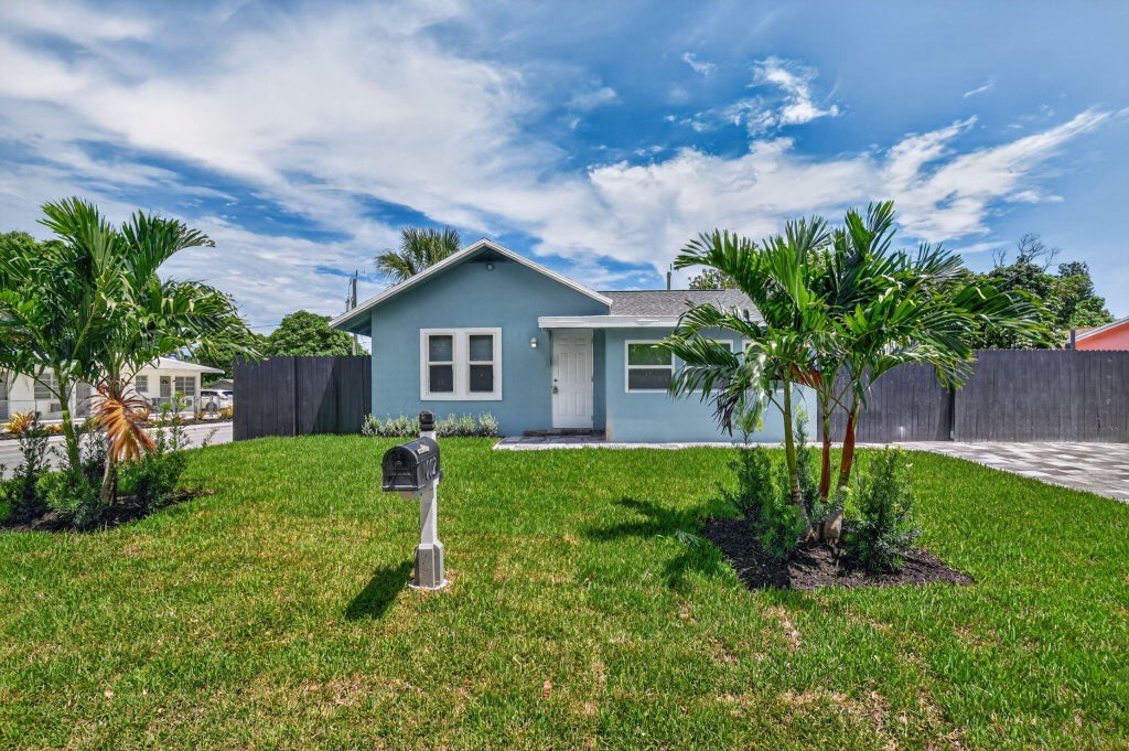Photo of 1002 S B Street, Lake Worth Beach, FL 33460 (MLS # B26074369)