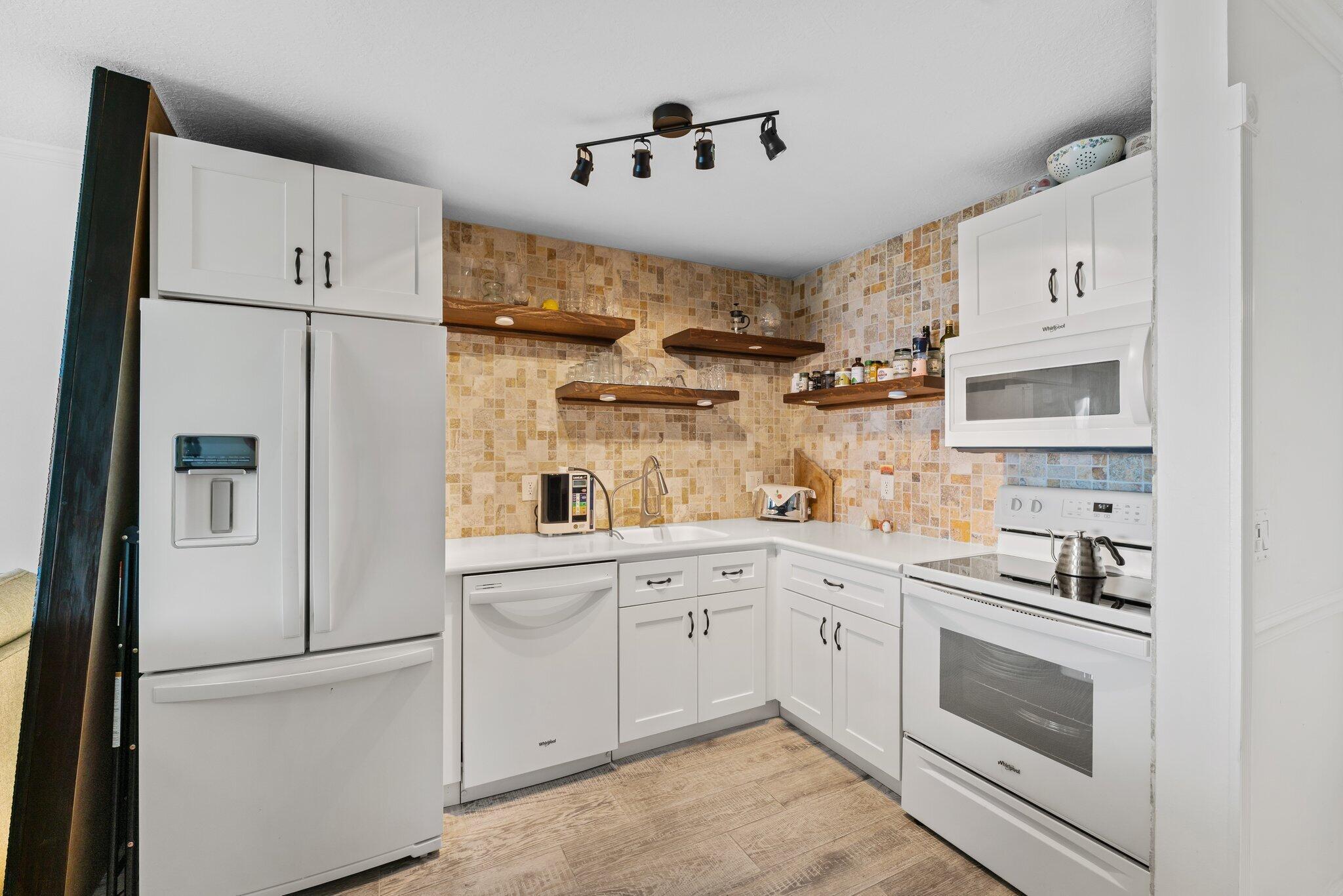 SHORE CLUB APTS A INC - Residential Lease