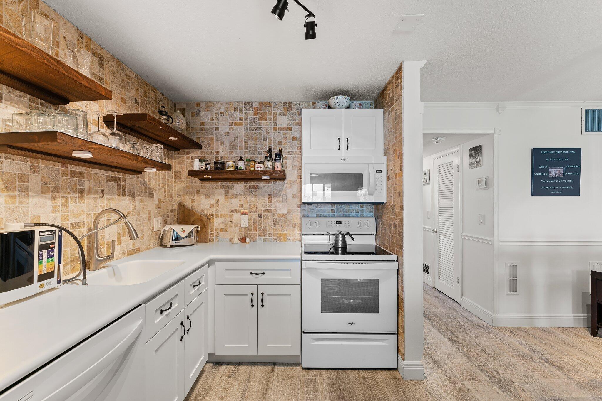 SHORE CLUB APTS A INC - Residential Lease
