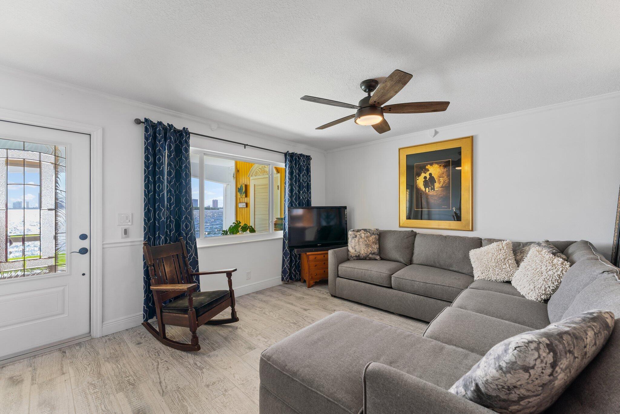 SHORE CLUB APTS A INC - Residential Lease