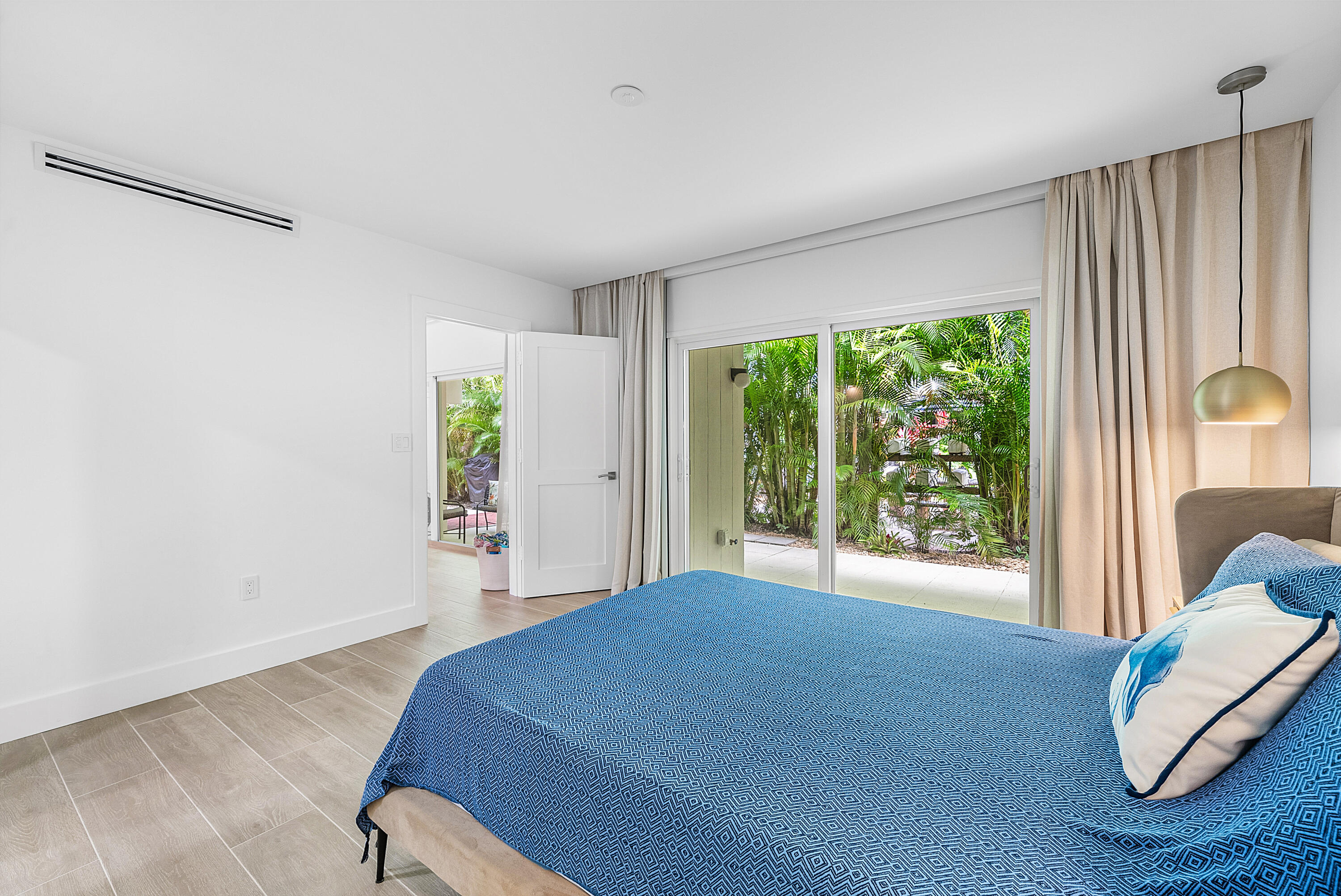 OCEAN AIRE - Residential