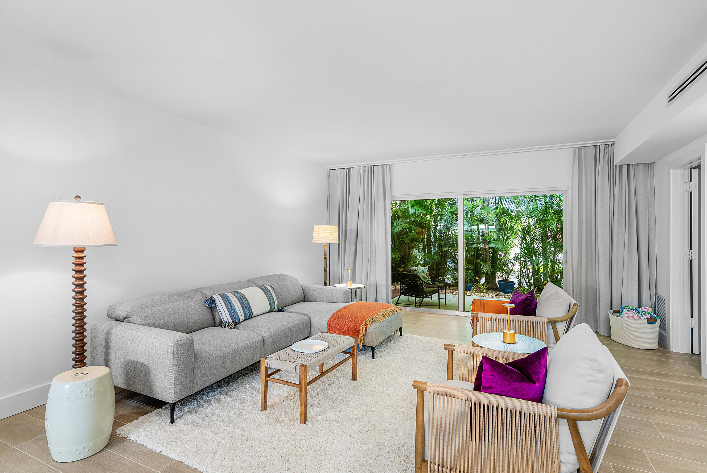 OCEAN AIRE - Residential