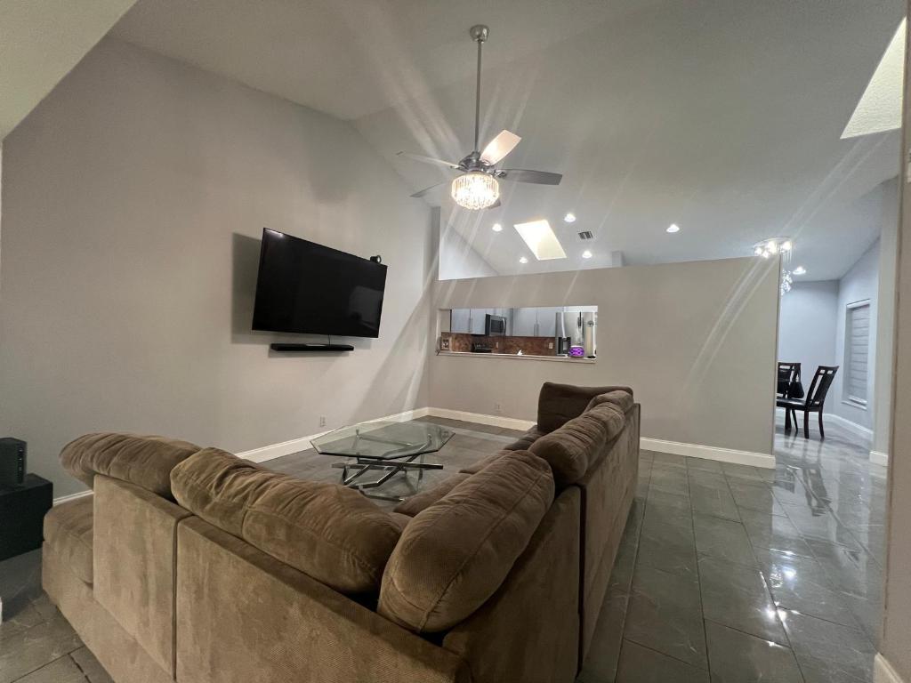 4241 Green Forest Way