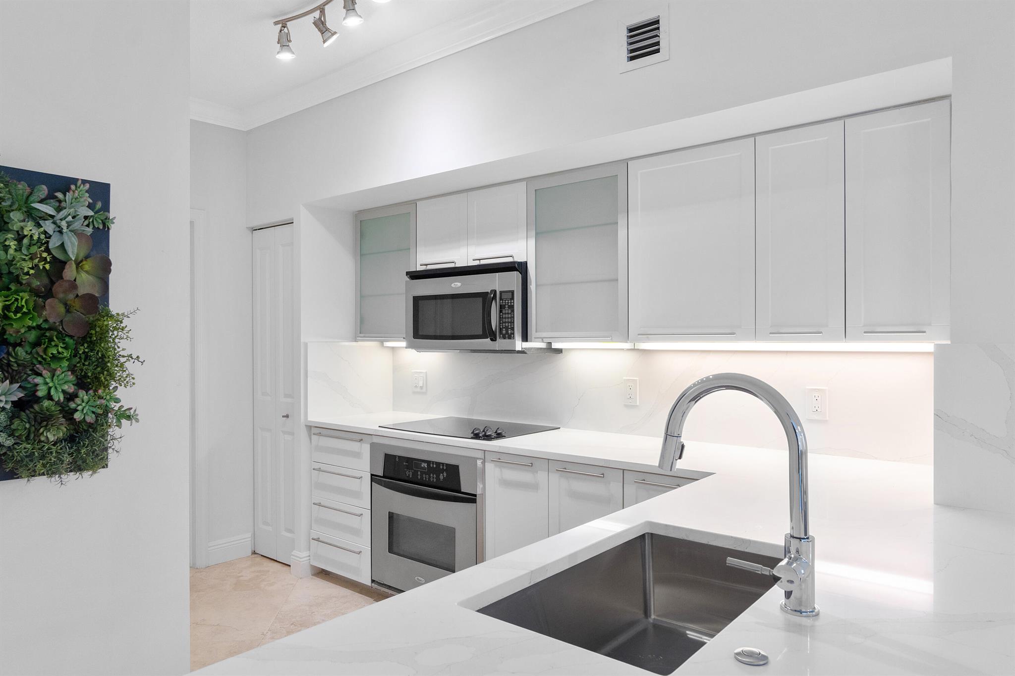 ASTOR CONDO - Residential