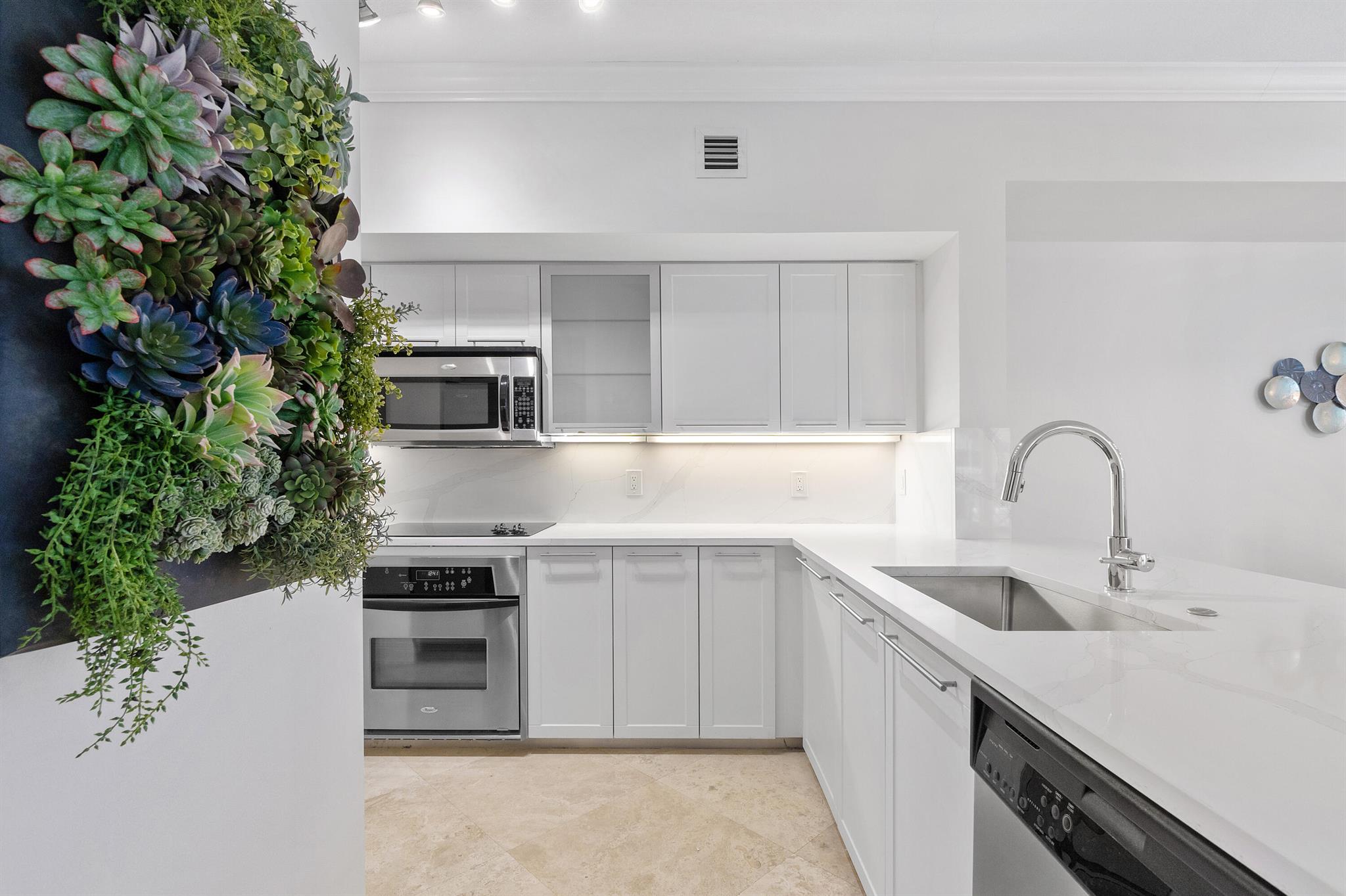 ASTOR CONDO - Residential