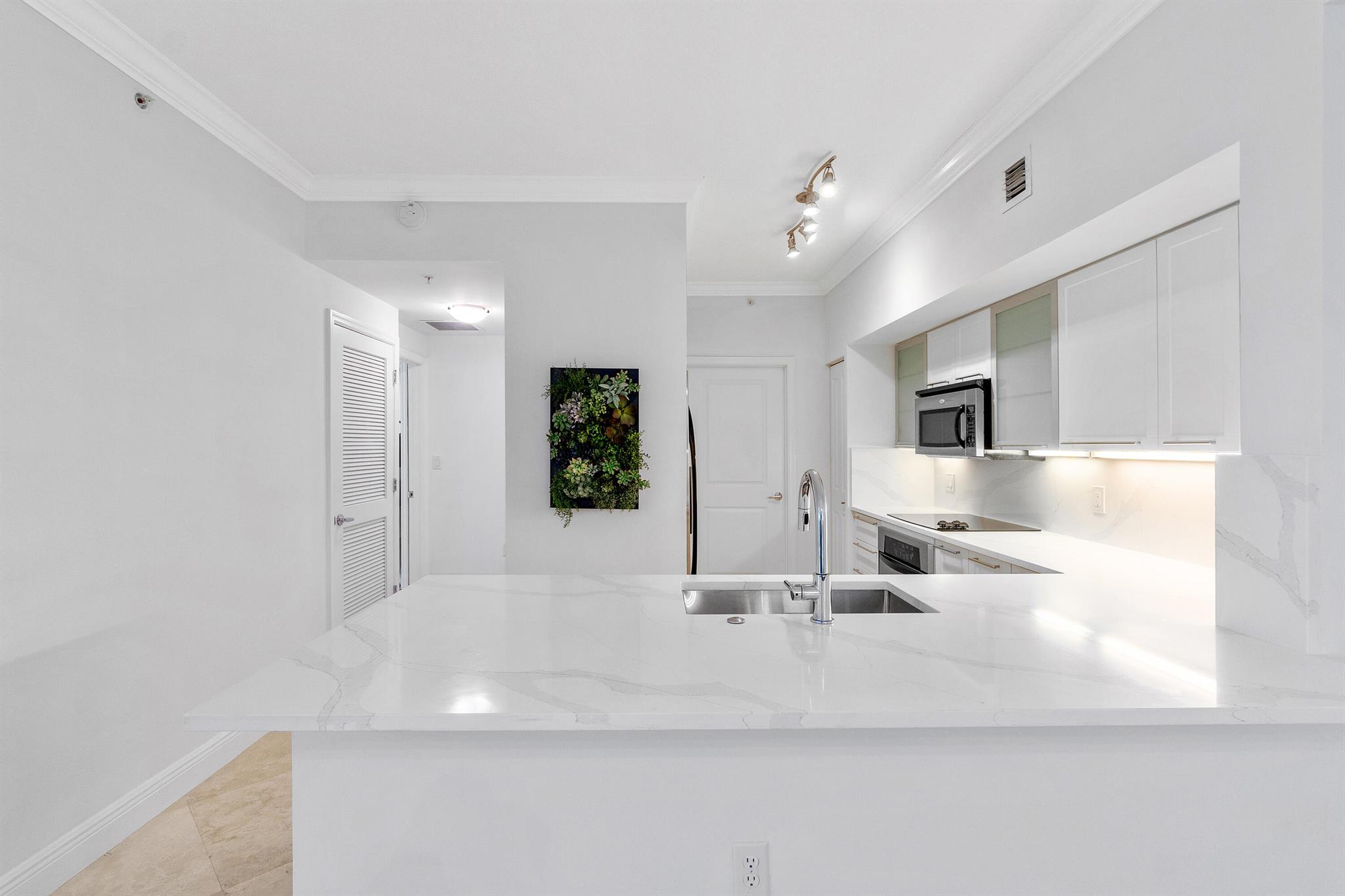 ASTOR CONDO - Residential