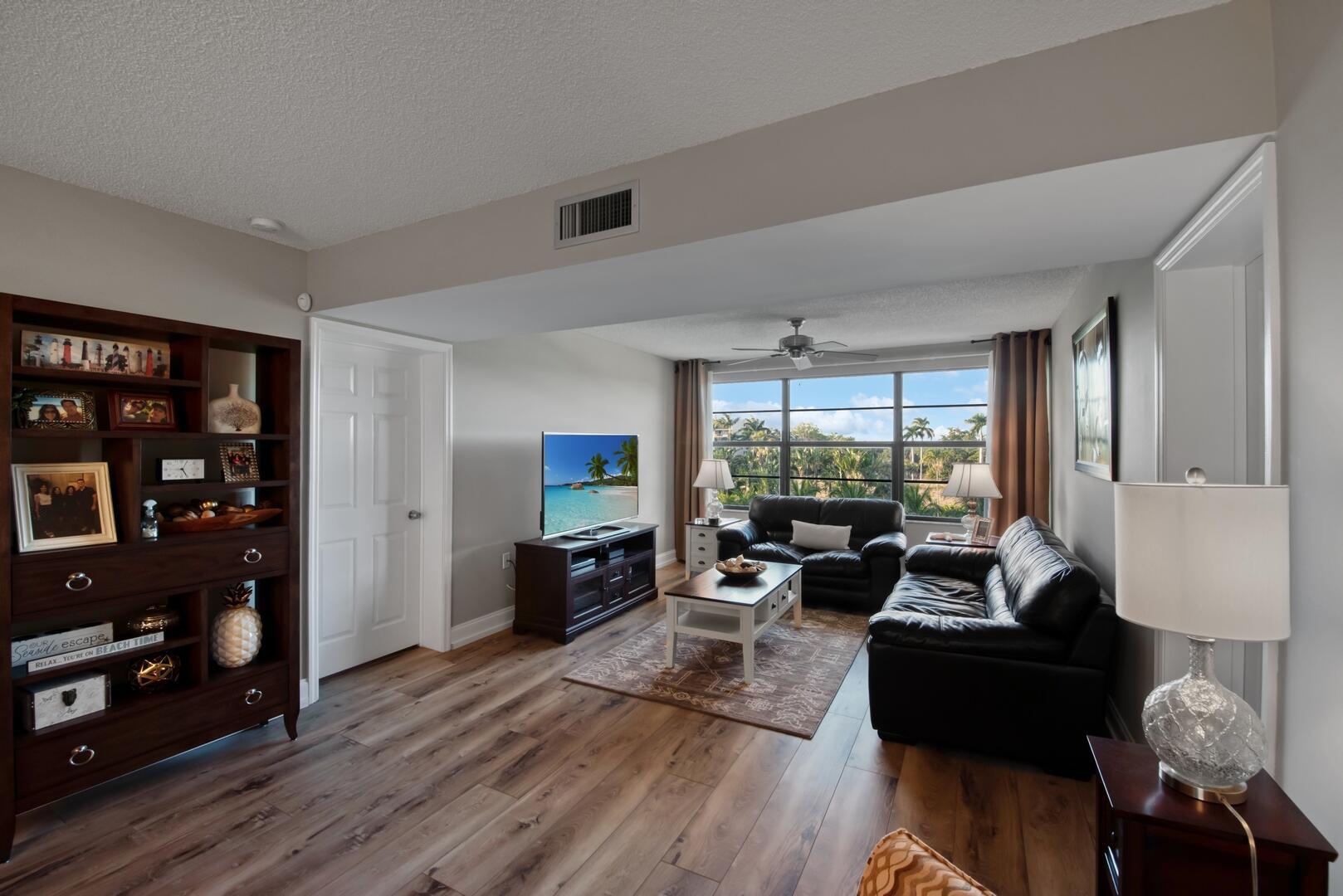 6121 Balboa Circle 405
