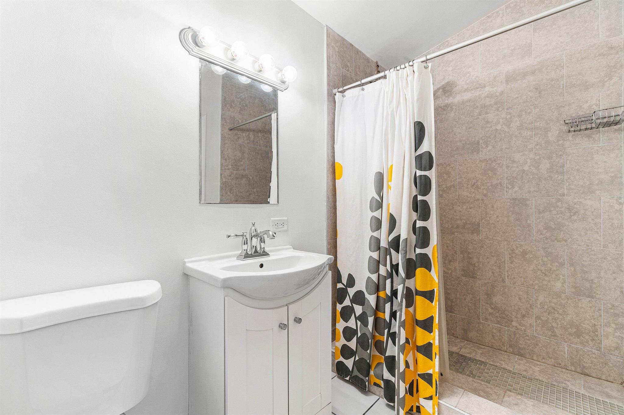 DELRAY GARDEN ESTATES 1 - Residential Lease