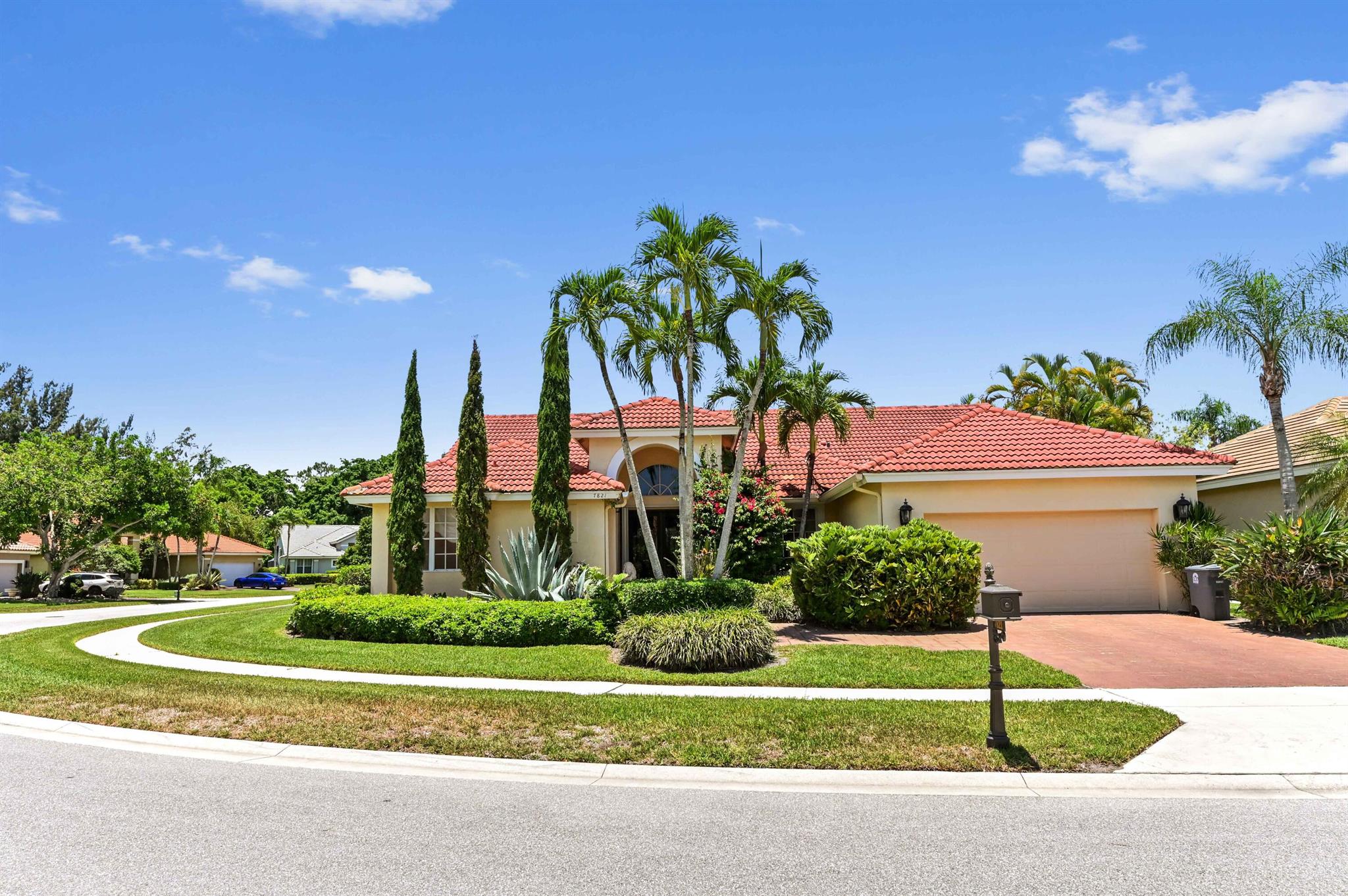 Enjoy the winter months in this stunning home featuring an expanded screened lanai (largest in The Estate section) with a beautiful pool, 2 car garage, 3 bedroom, 3 bathroom. This property offers access to exceptional amenities & beautifully manicured landscaping leading to a a grand entrance. The home includes a primary bedroom w/ensuite bathroom & a king size bed, two additional bedrooms with queen size beds and 2 additional bathrooms. The large kitchen is equipped with stainless steel appliances & corian countertops. Experience comfort & luxury in this beautiful home.