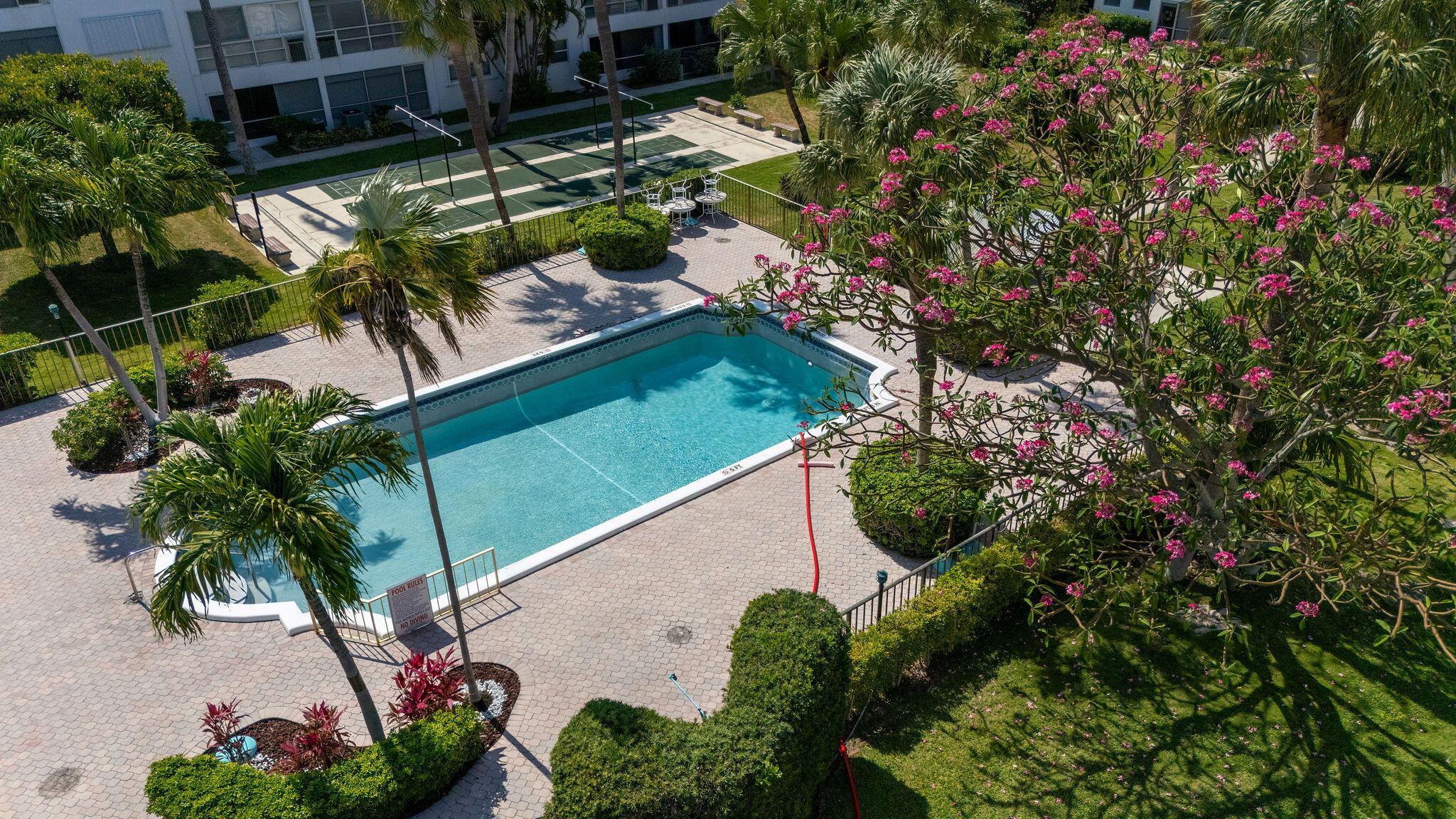 LIGHTHOUSE POINT GARDENS - Residential