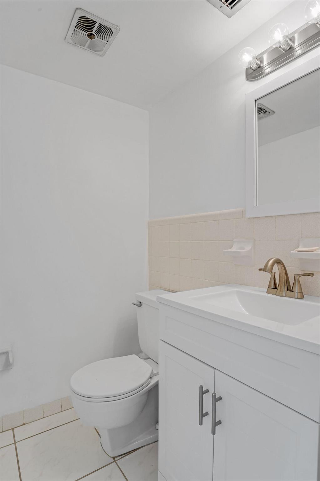 LIGHTHOUSE POINT GARDENS - Residential