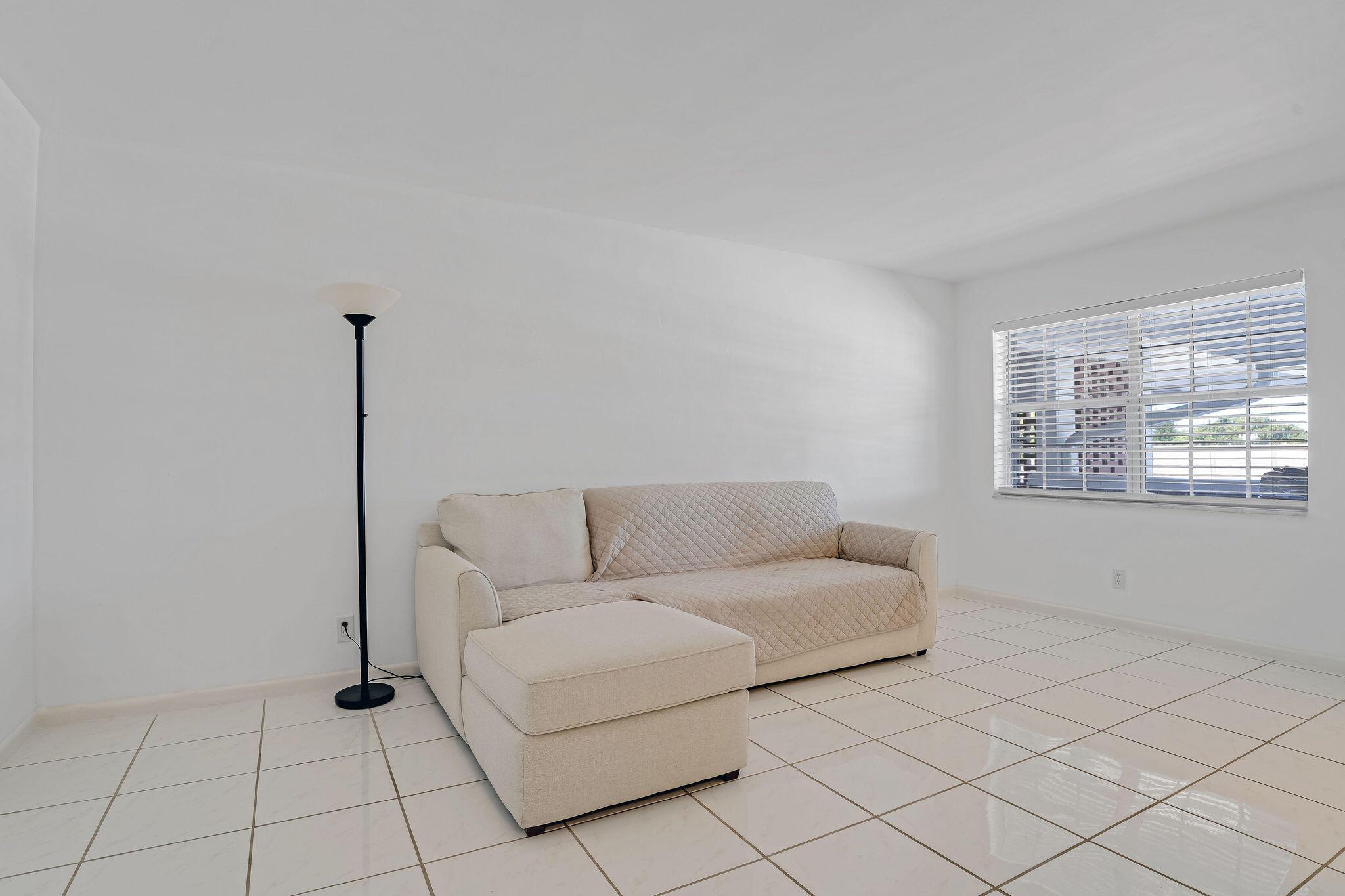 LIGHTHOUSE POINT GARDENS - Residential