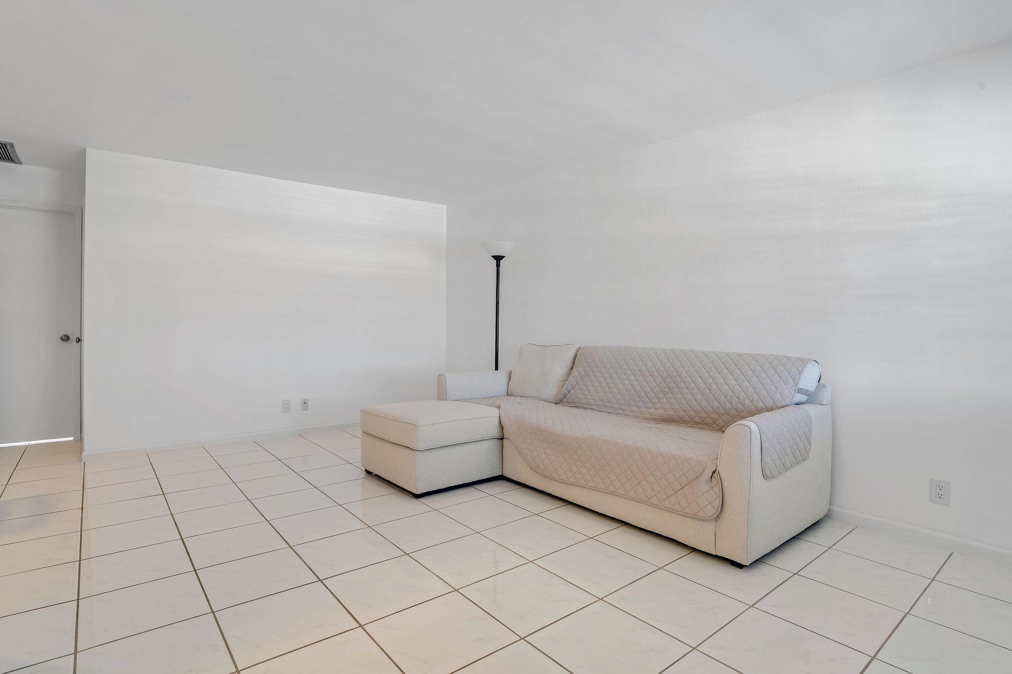 LIGHTHOUSE POINT GARDENS - Residential