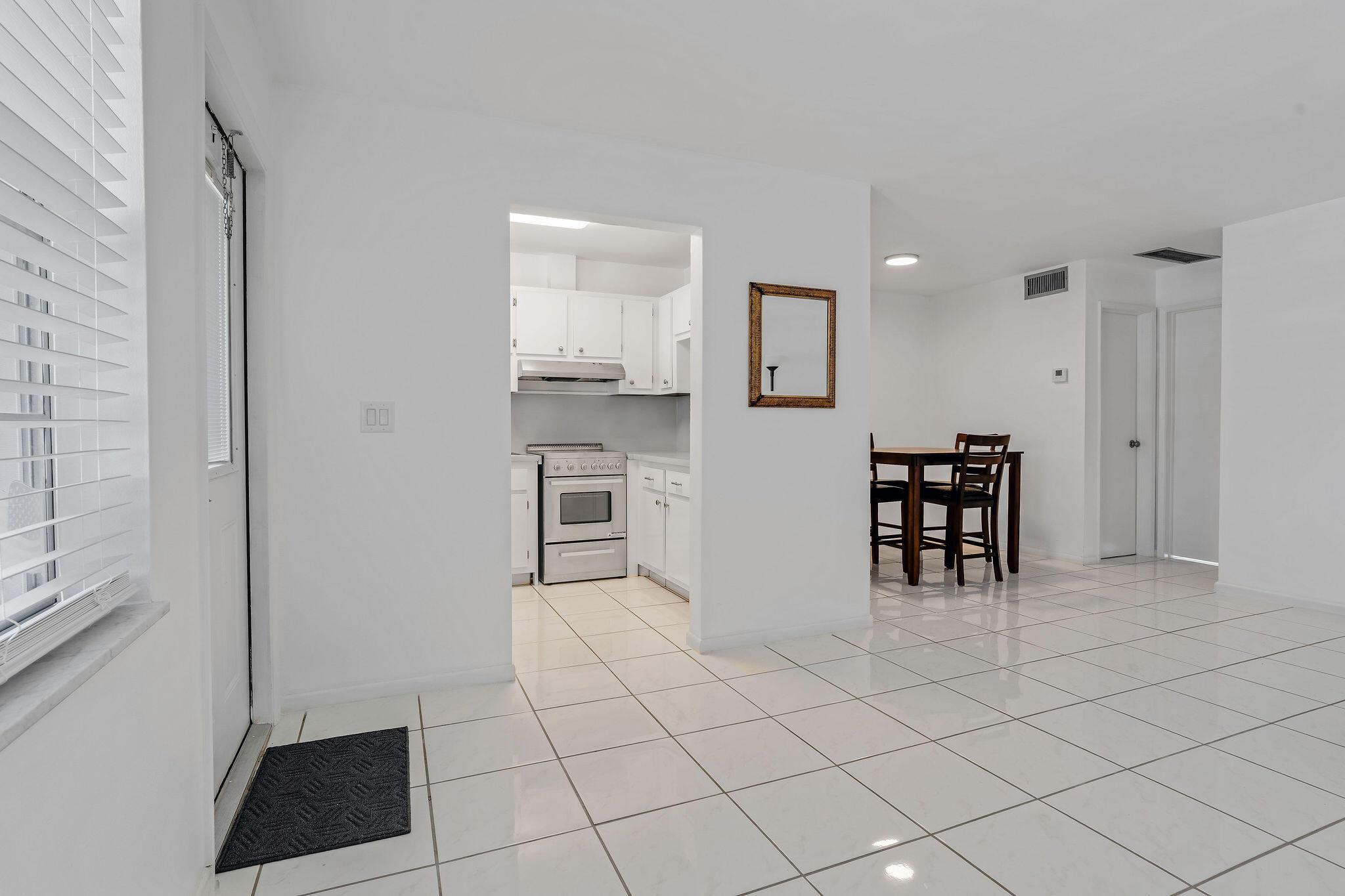 LIGHTHOUSE POINT GARDENS - Residential