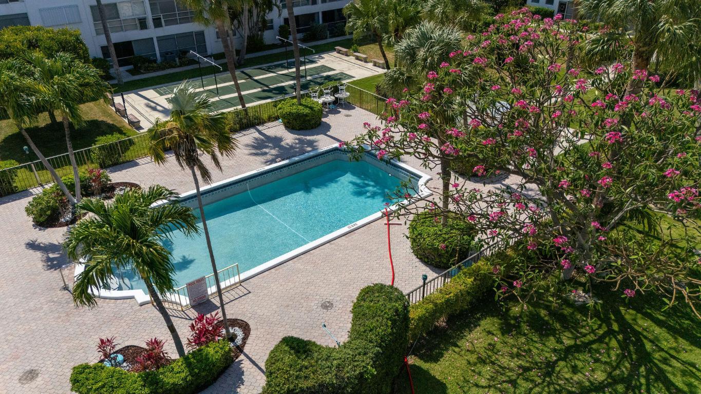 LIGHTHOUSE POINT GARDENS SOUTH - Residential