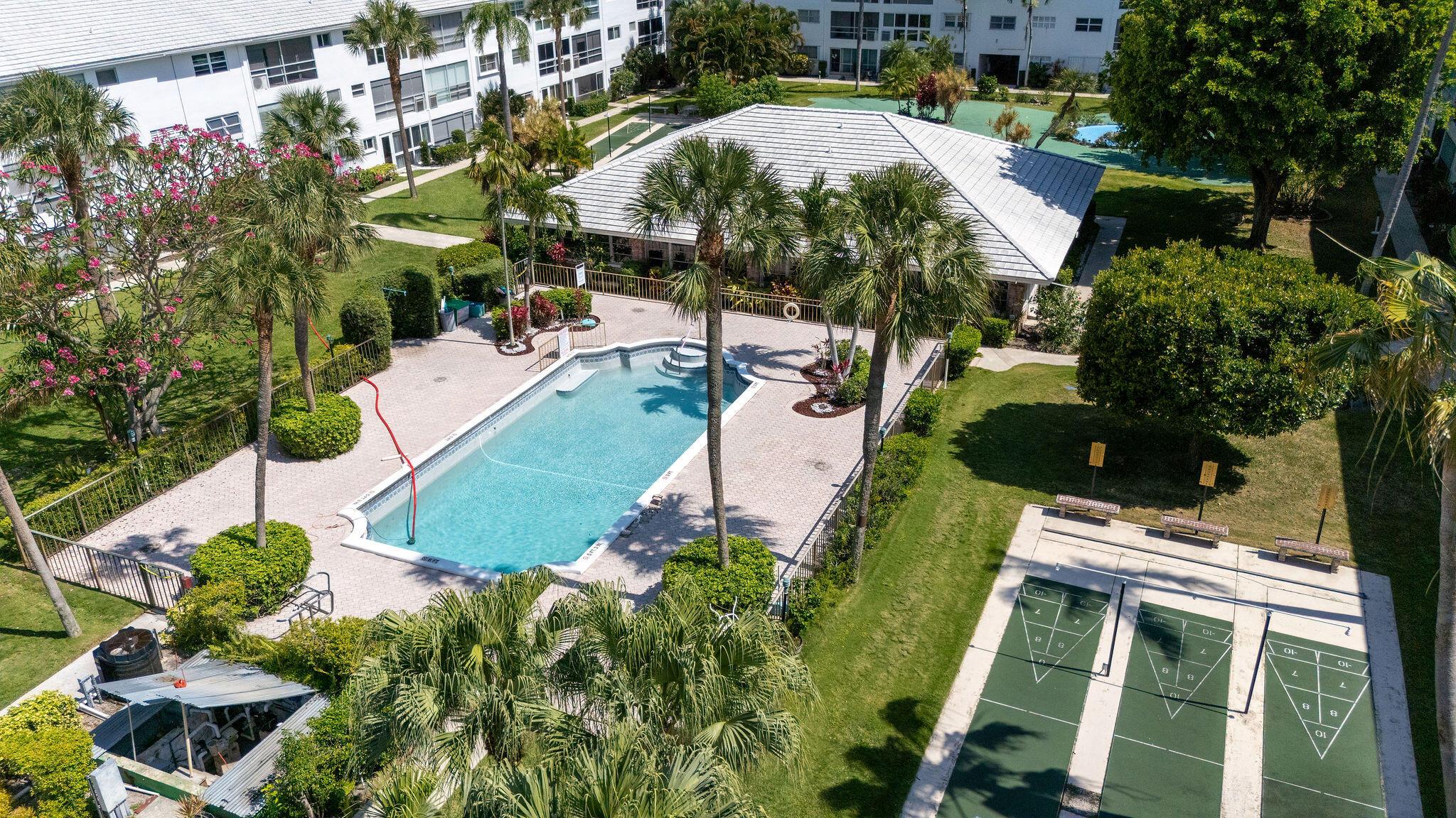 LIGHTHOUSE POINT GARDENS - Residential