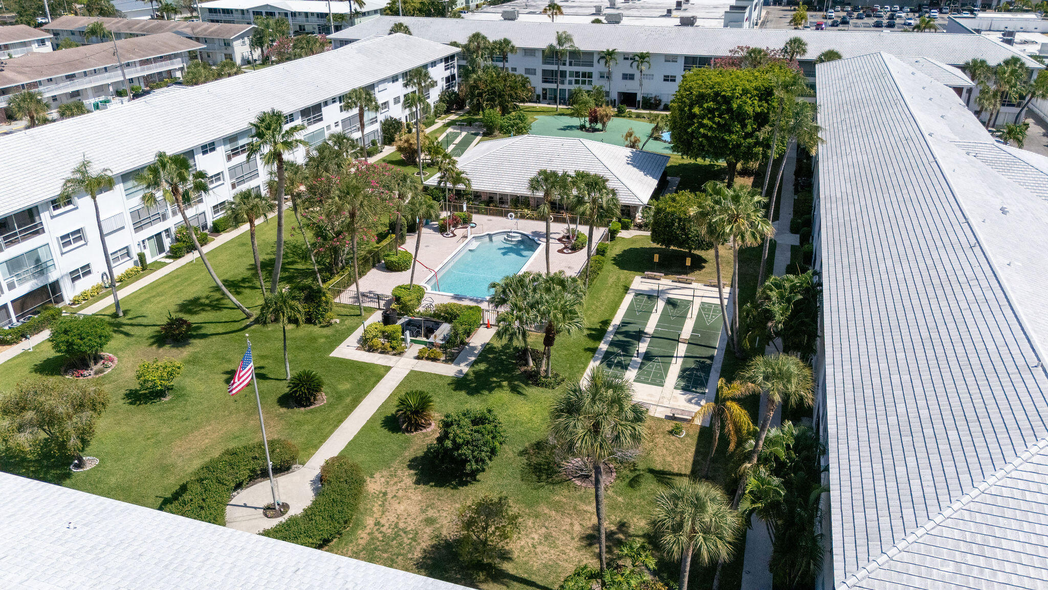 LIGHTHOUSE POINT GARDENS SOUTH - Residential