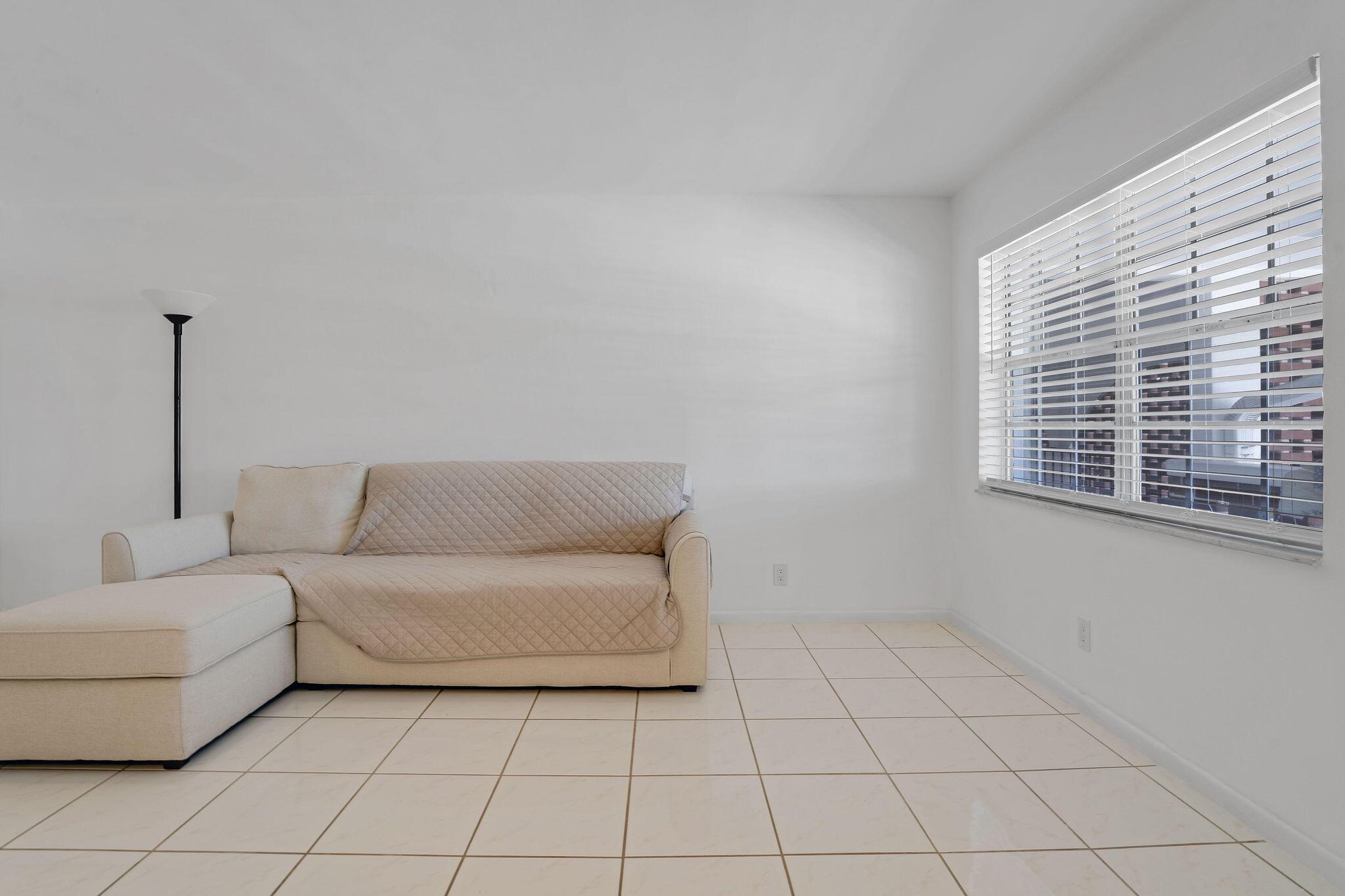 LIGHTHOUSE POINT GARDENS - Residential