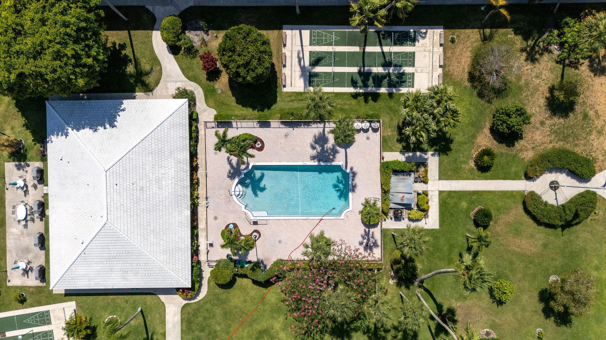 LIGHTHOUSE POINT GARDENS - Residential