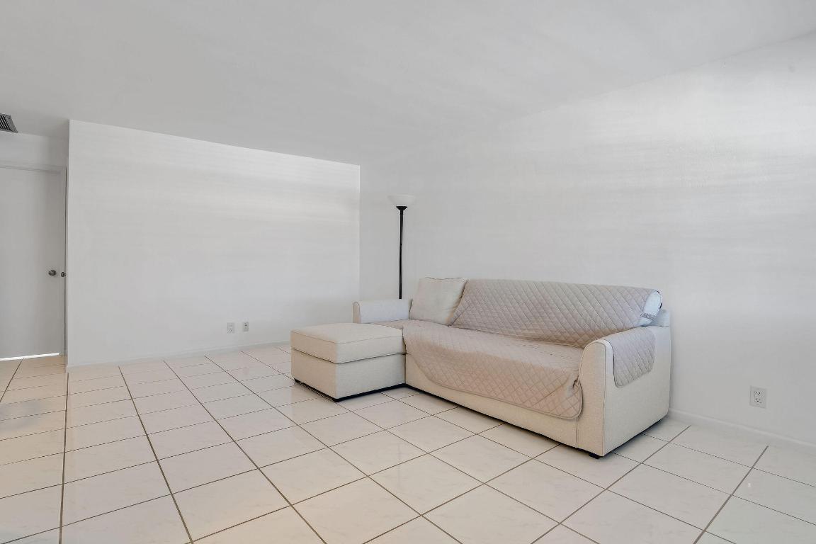 LIGHTHOUSE POINT GARDENS SOUTH - Residential