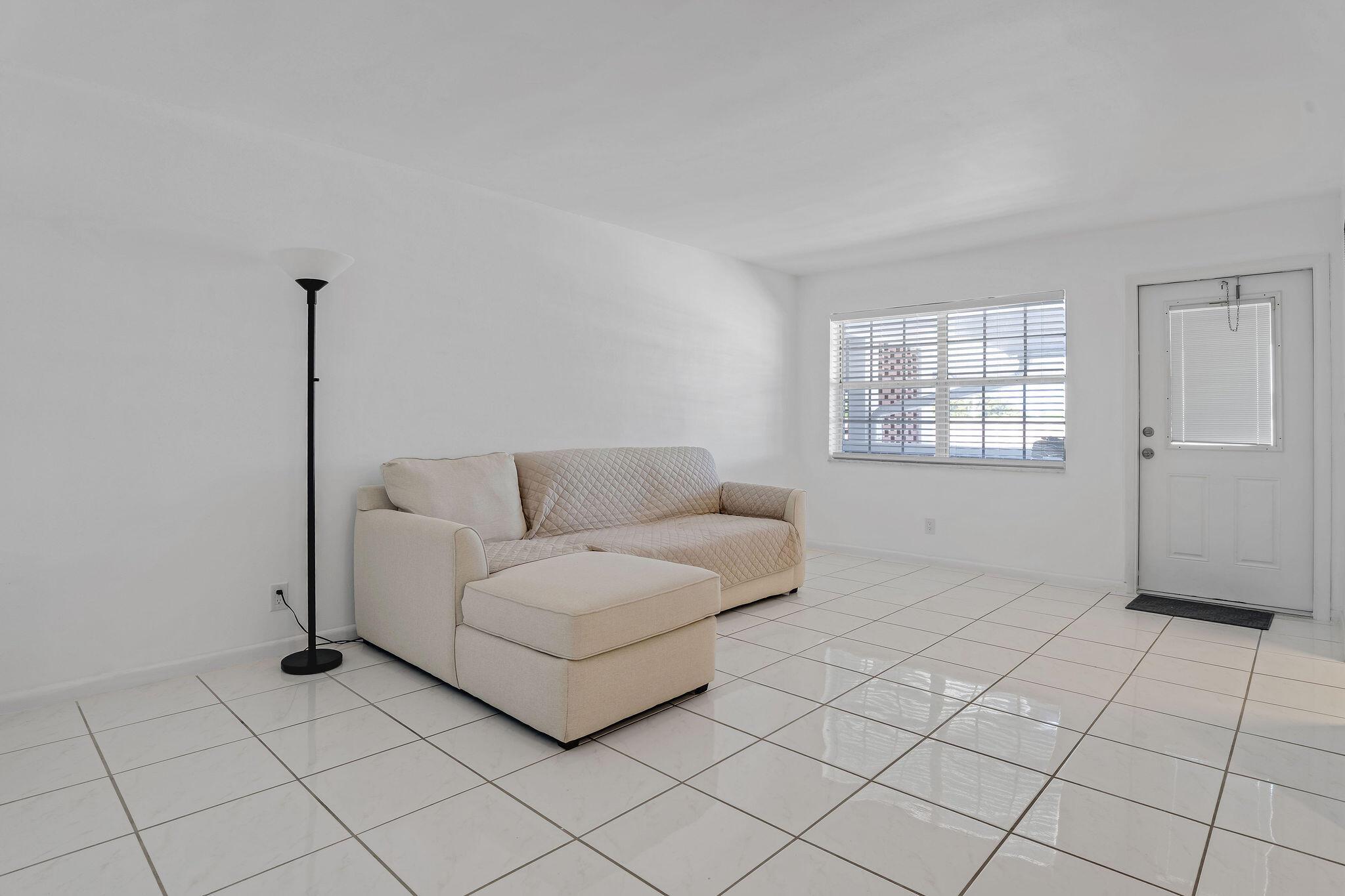 LIGHTHOUSE POINT GARDENS - Residential