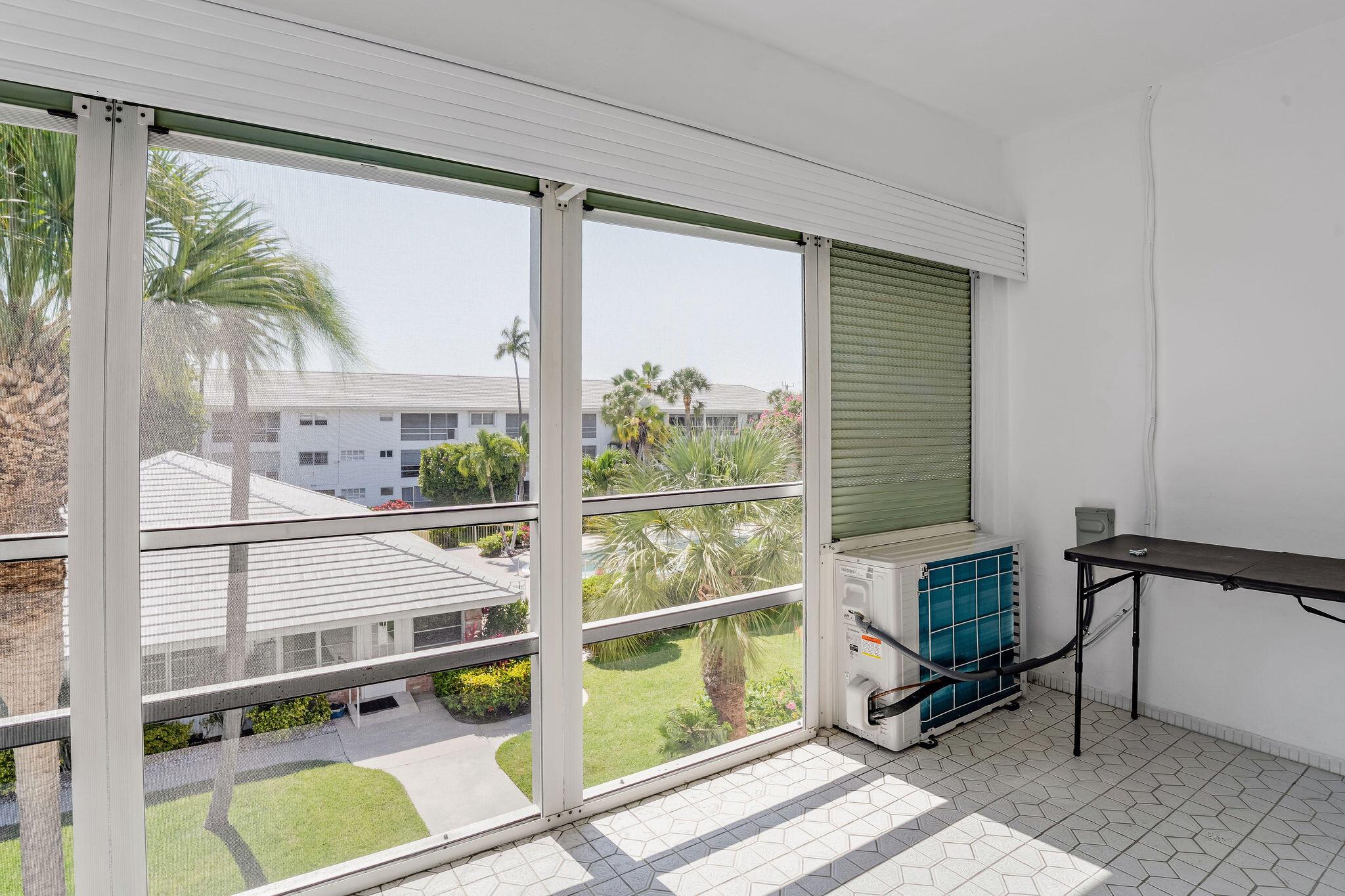 LIGHTHOUSE POINT GARDENS - Residential