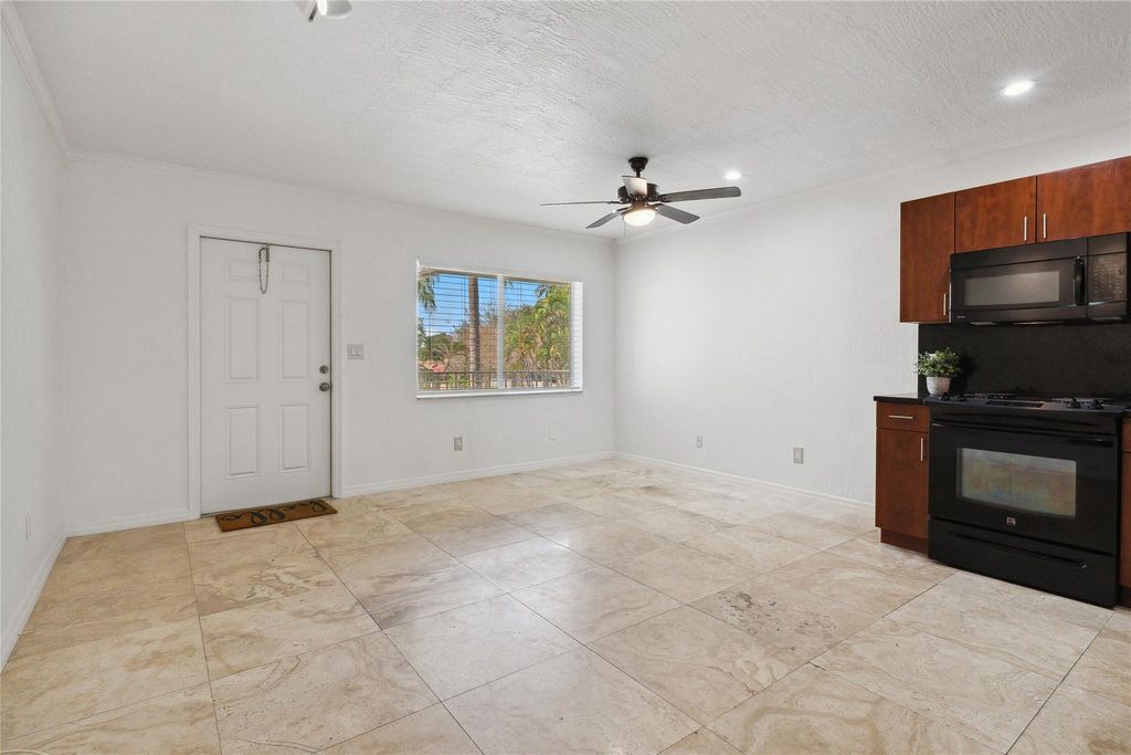 Photo of 1848 NE 46th Street #G3, Fort Lauderdale, FL 33308 (MLS # F10483636)